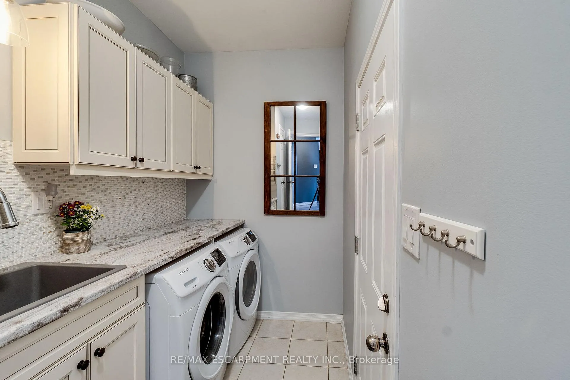 Photo 21 of 170 Binhaven Boulevard, Hamilton, Binbrook — HOMEH
