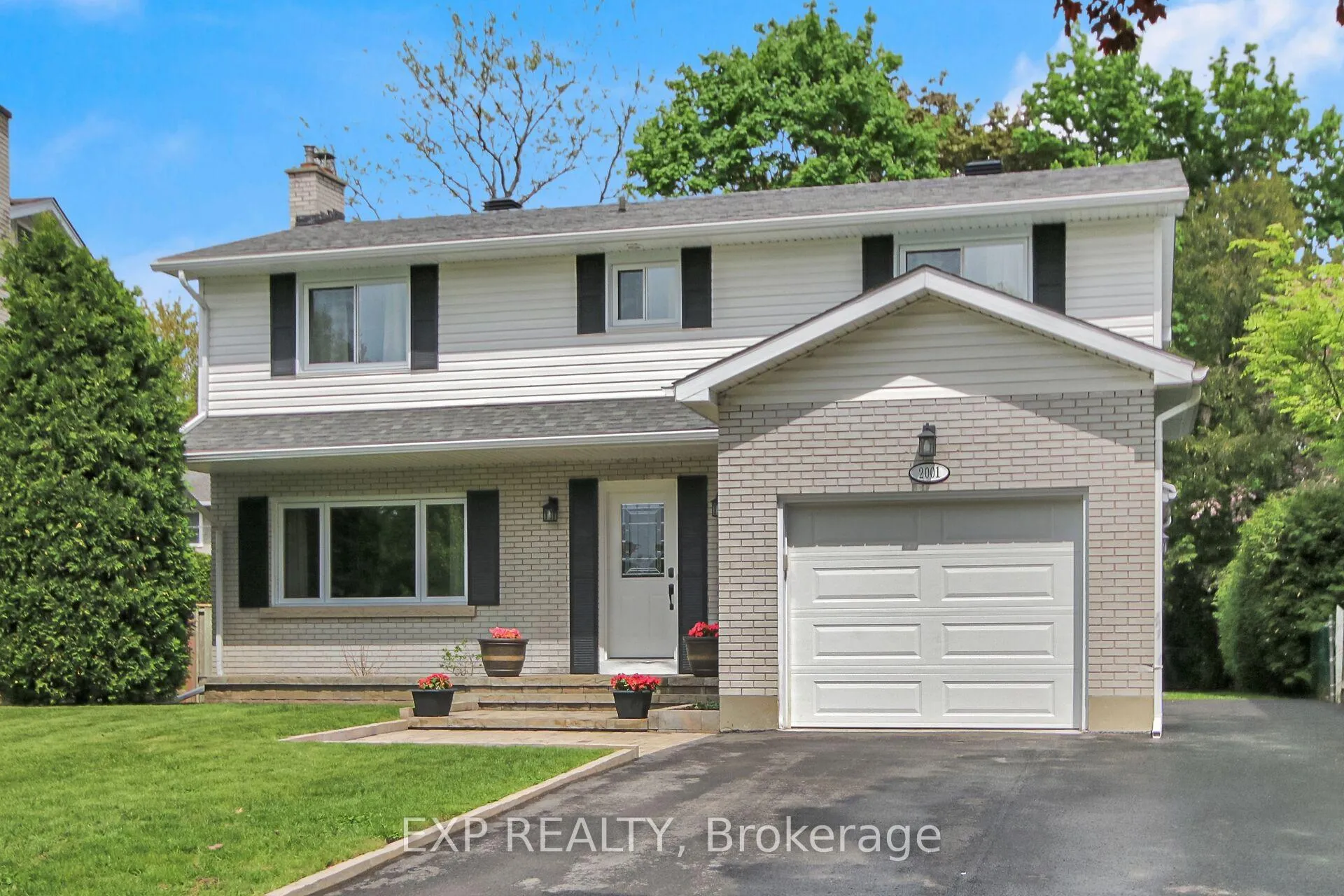 Photo 3 of 2001 Neepawa Avenue, Ottawa, Carlingwood — HOMEH