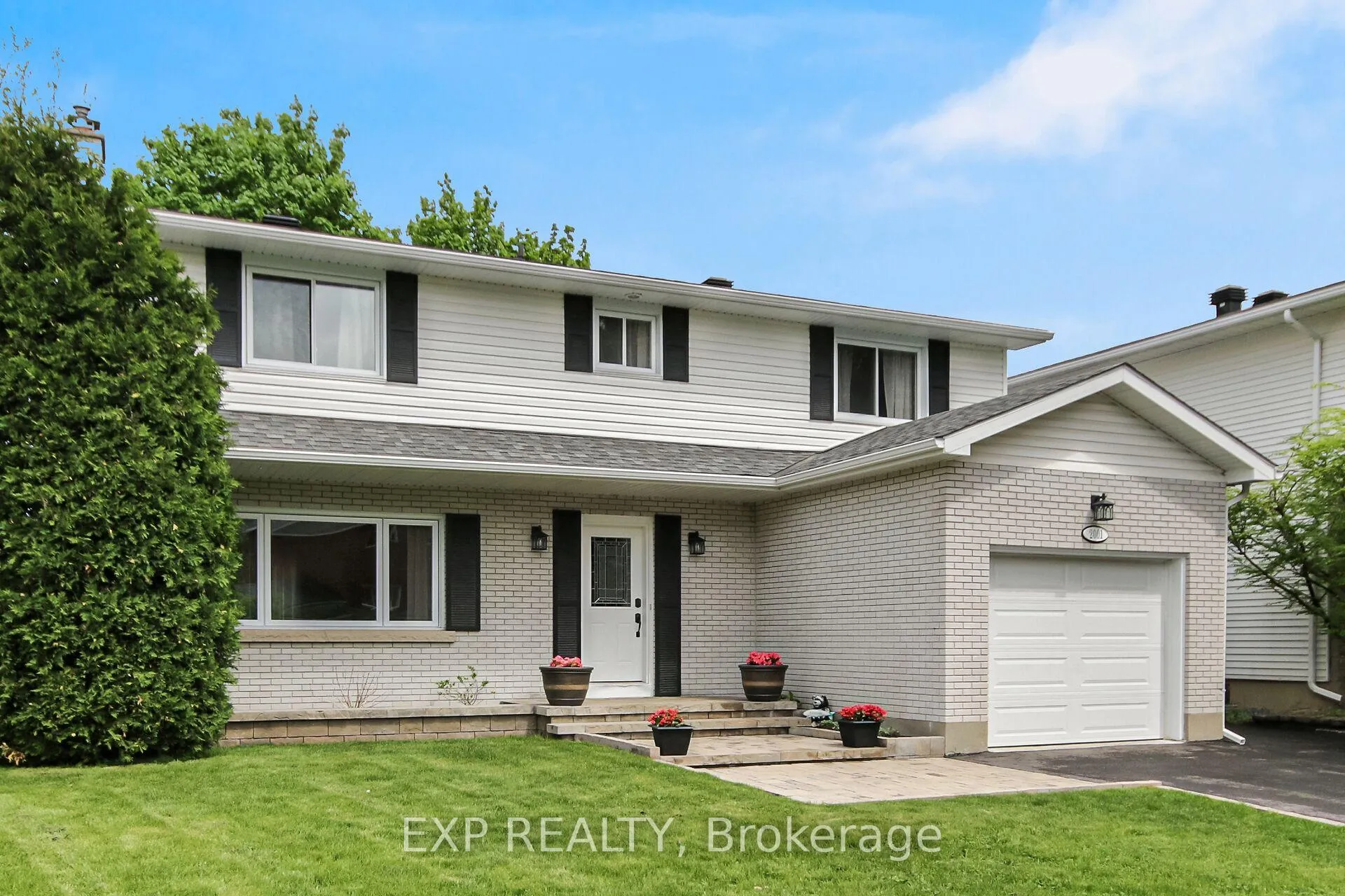 Photo 5 of 2001 Neepawa Avenue, Ottawa, Carlingwood — HOMEH