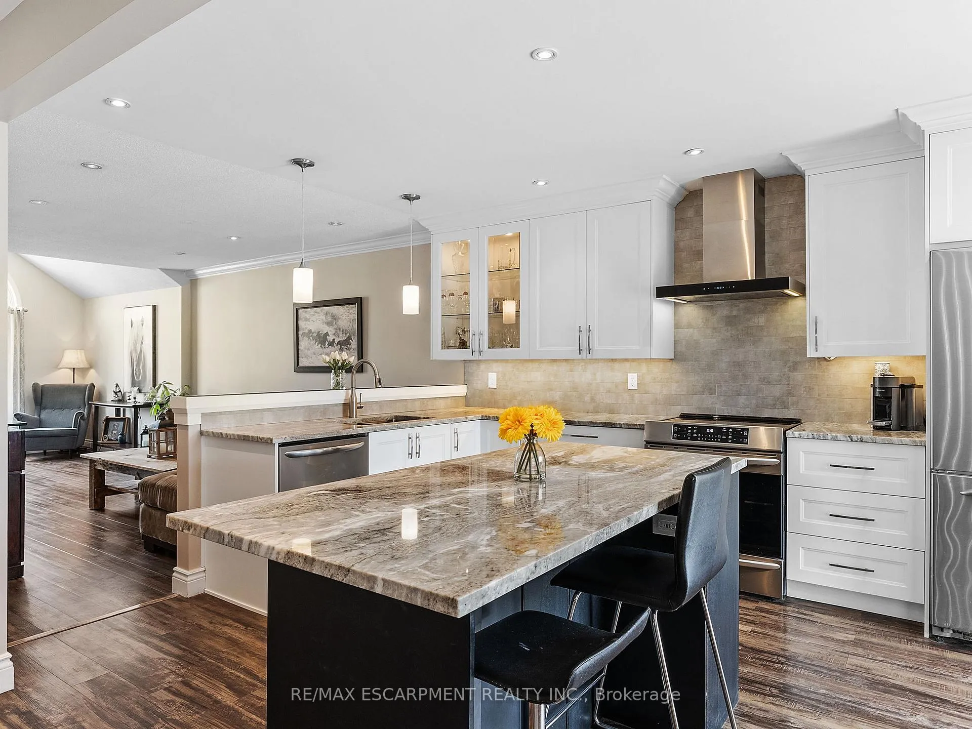 Photo 10 of 25 Lindsay Drive, Haldimand — HOMEH