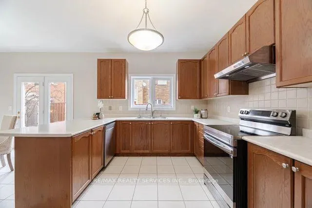 Photo 21 of 15 Vernet Crescent, Brampton, Vales of Castlemore North — HOMEH