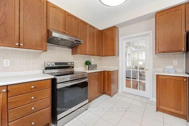 Photo 23 of 15 Vernet Crescent, Brampton, Vales of Castlemore North — HOMEH