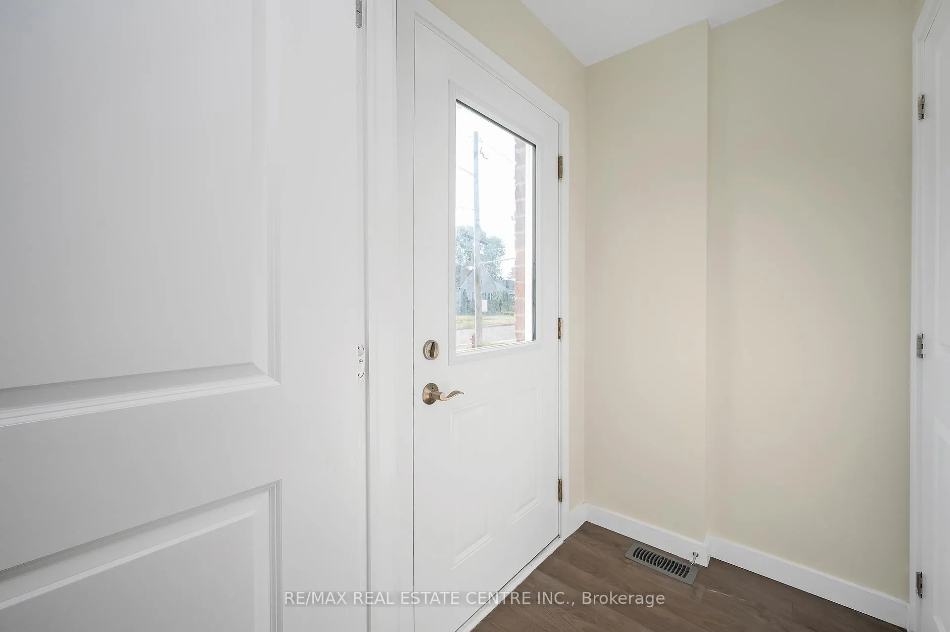 Photo 6 of 356 Alberta Street, Welland, Lincoln/Crowland — HOMEH