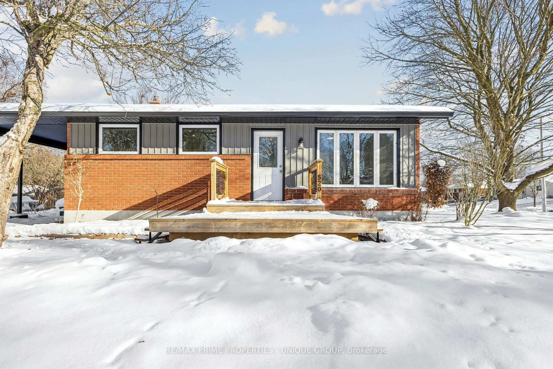 Photo 1 of 520 Teakwood Drive, Waterloo — HOMEH