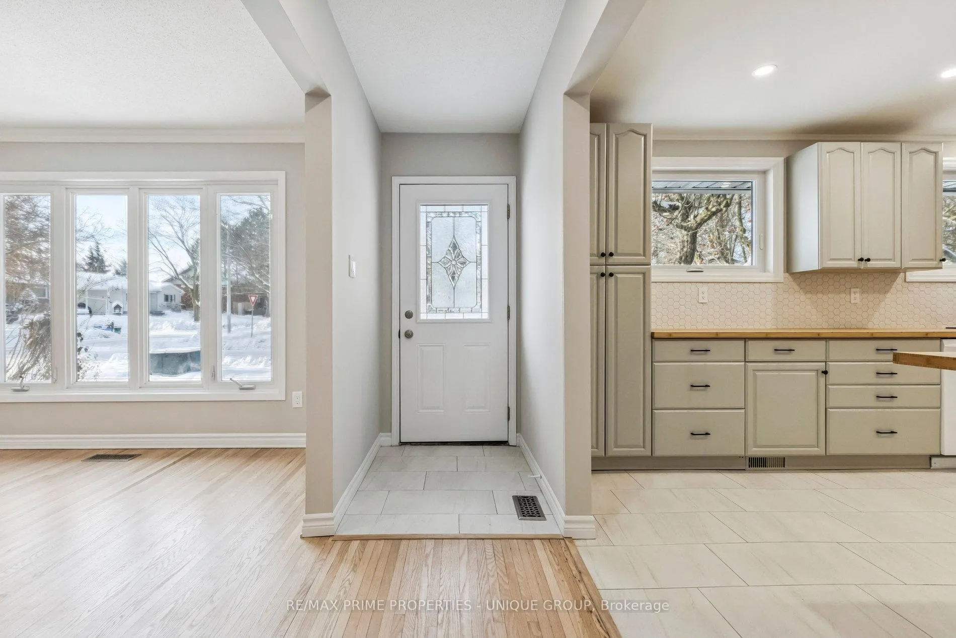 Photo 2 of 520 Teakwood Drive, Waterloo — HOMEH