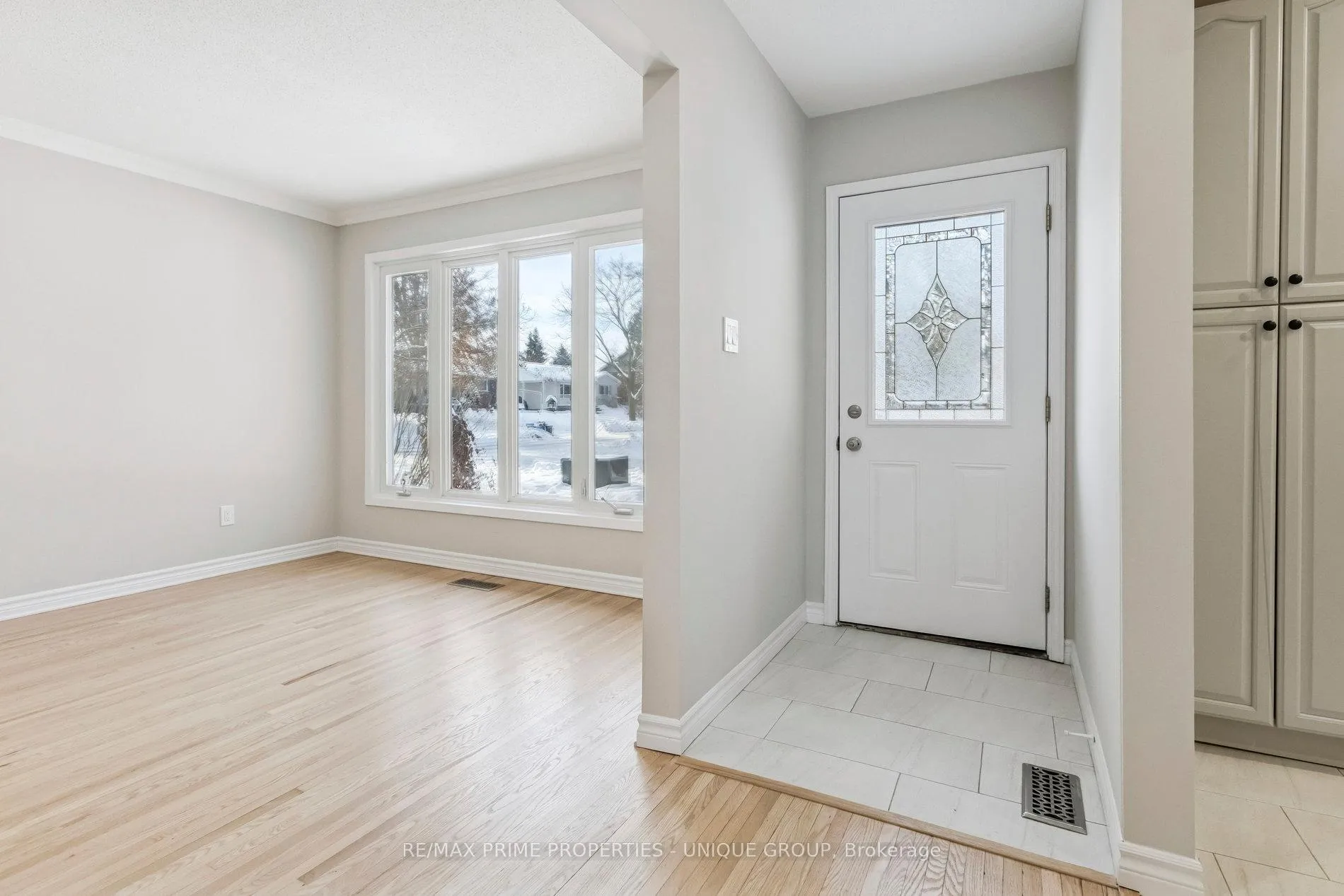 Photo 3 of 520 Teakwood Drive, Waterloo — HOMEH