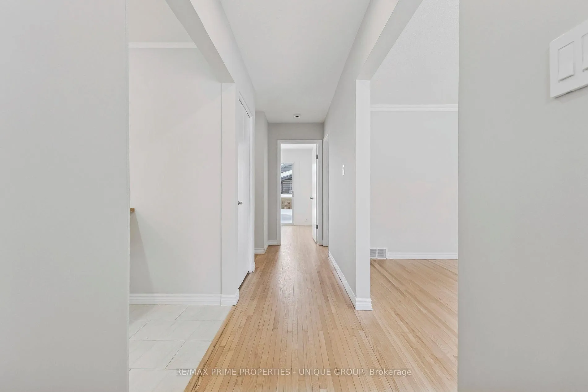 Photo 4 of 520 Teakwood Drive, Waterloo — HOMEH