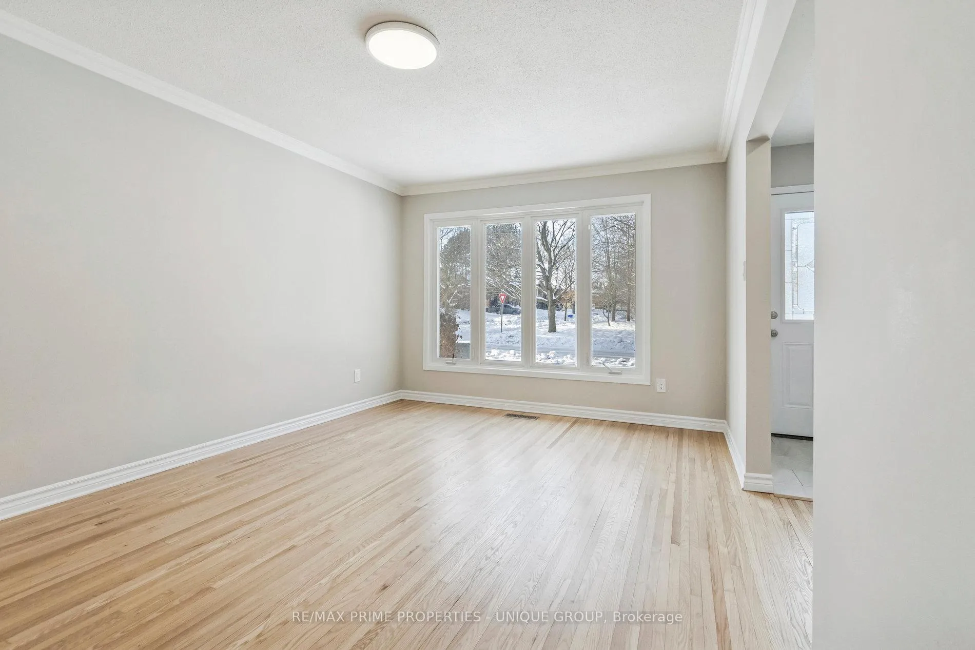 Photo 7 of 520 Teakwood Drive, Waterloo — HOMEH