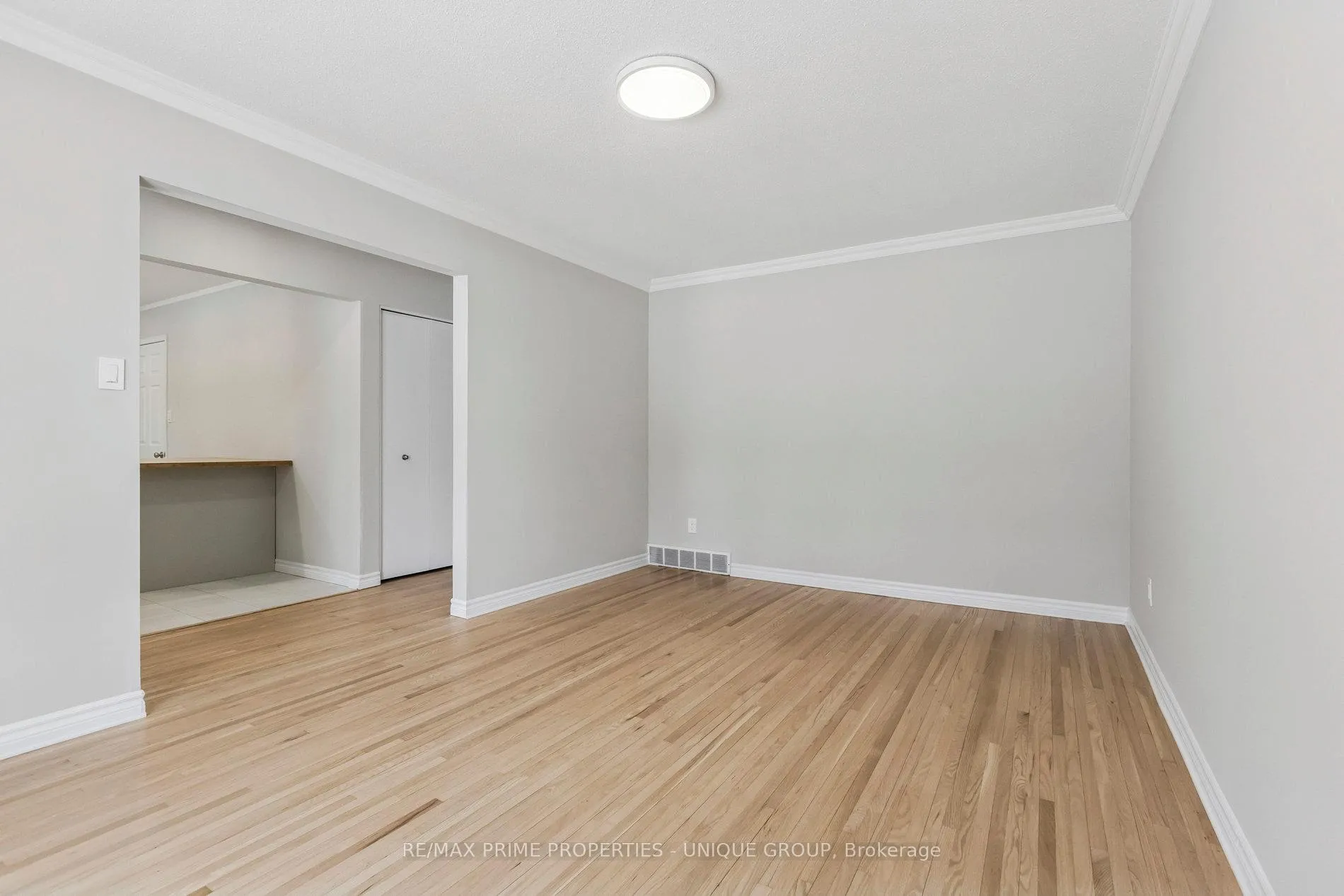 Photo 11 of 520 Teakwood Drive, Waterloo — HOMEH