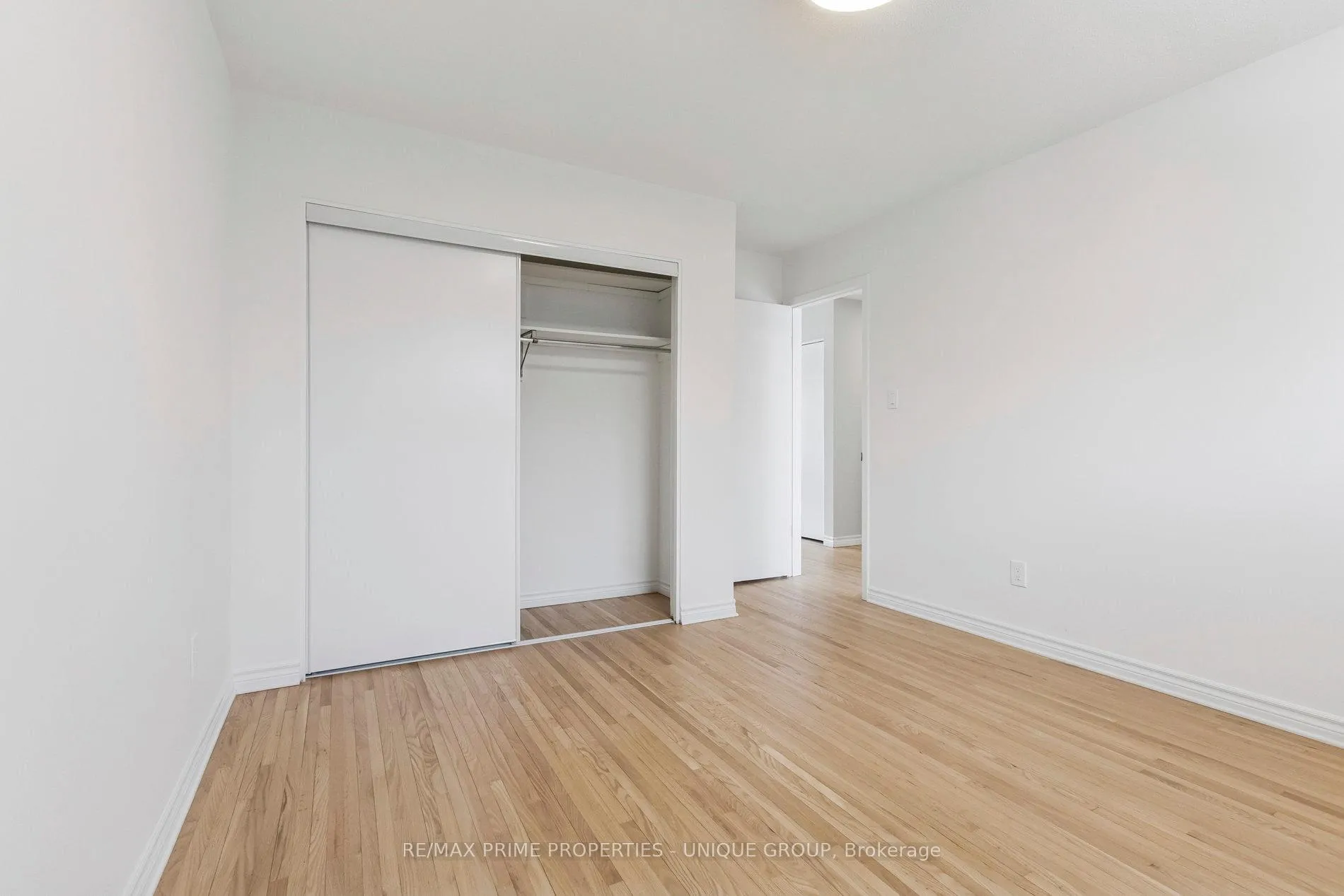 Photo 18 of 520 Teakwood Drive, Waterloo — HOMEH