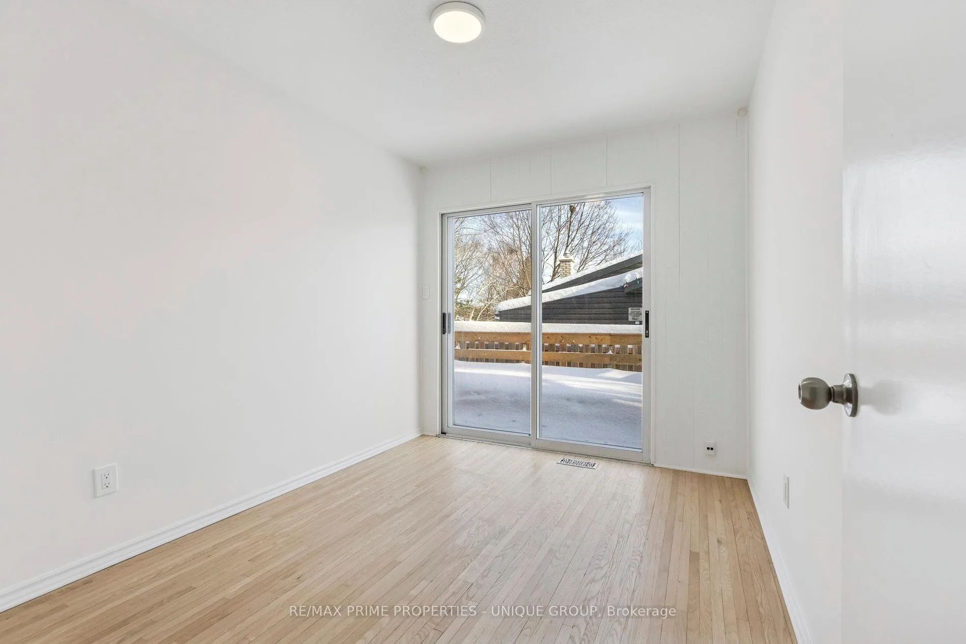 Photo 19 of 520 Teakwood Drive, Waterloo — HOMEH