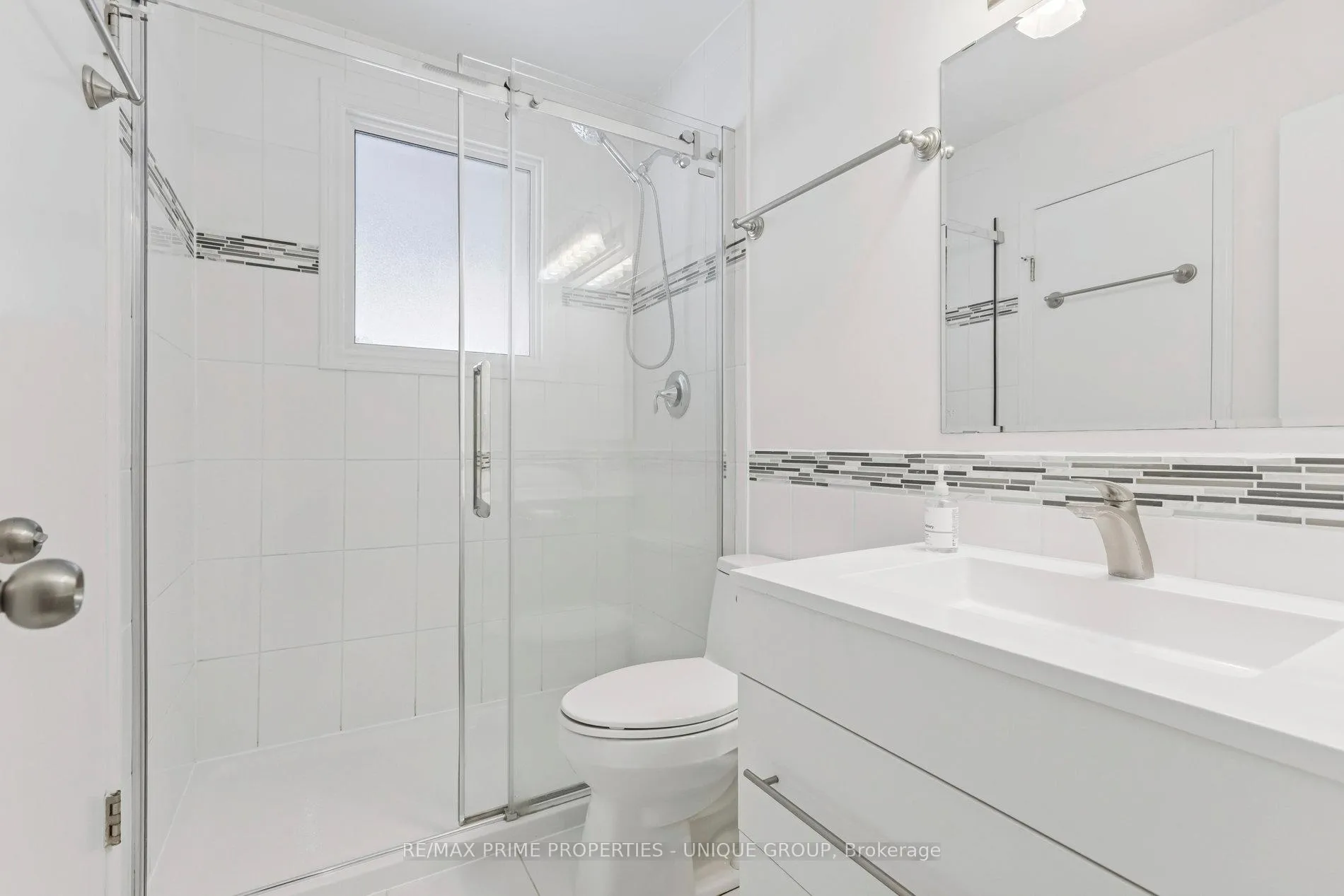 Photo 22 of 520 Teakwood Drive, Waterloo — HOMEH
