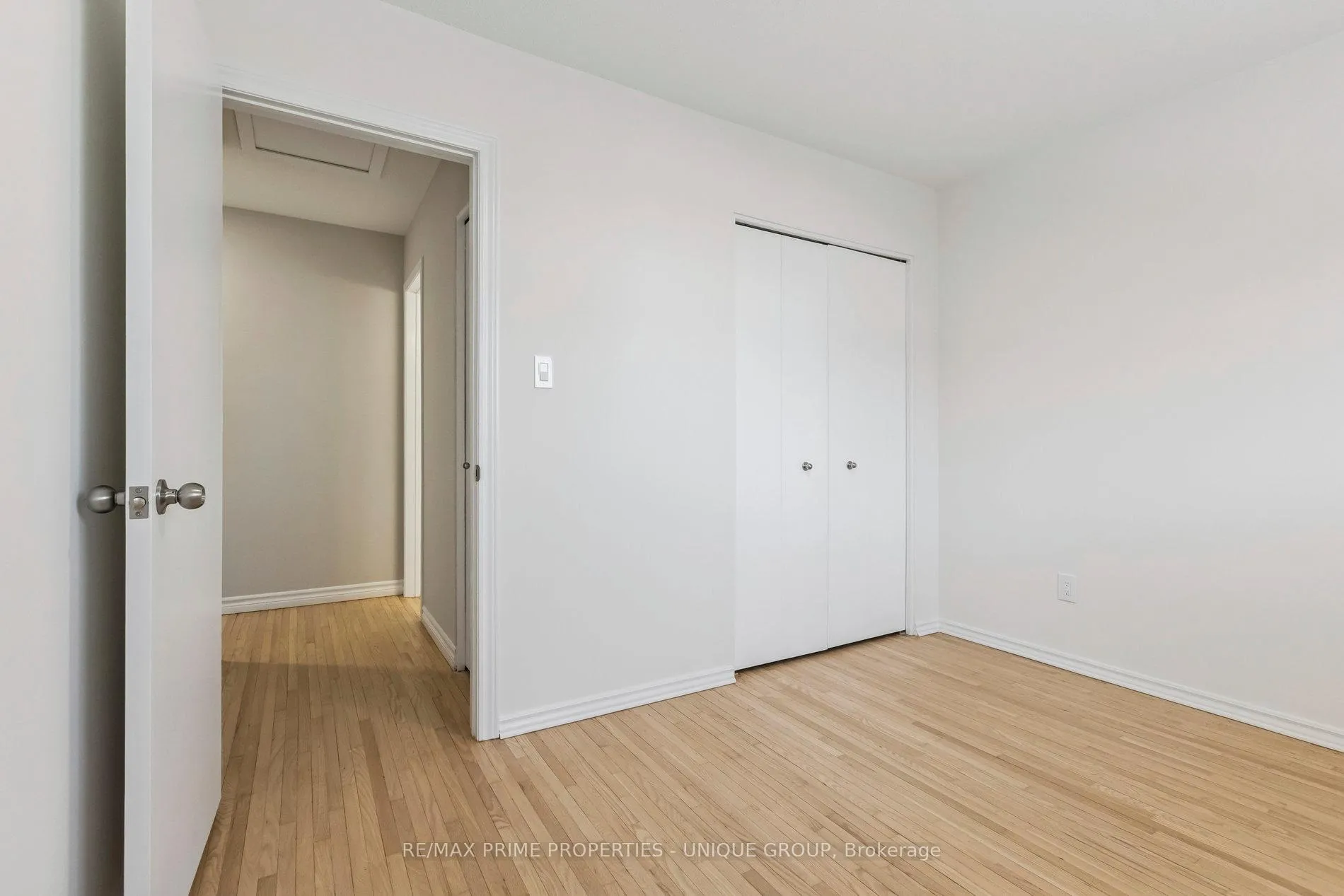Photo 25 of 520 Teakwood Drive, Waterloo — HOMEH