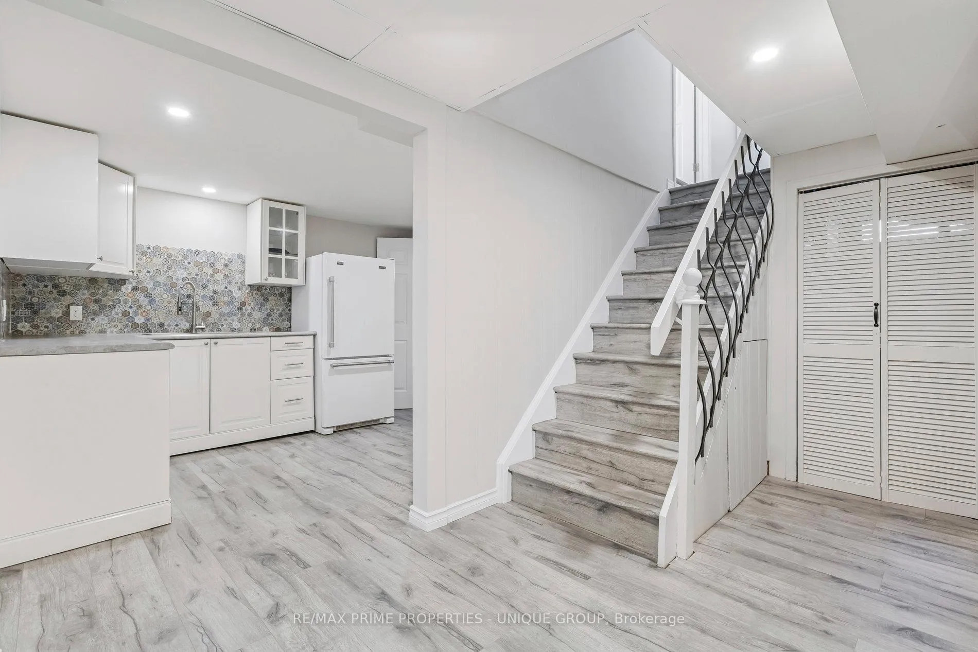 Photo 33 of 520 Teakwood Drive, Waterloo — HOMEH