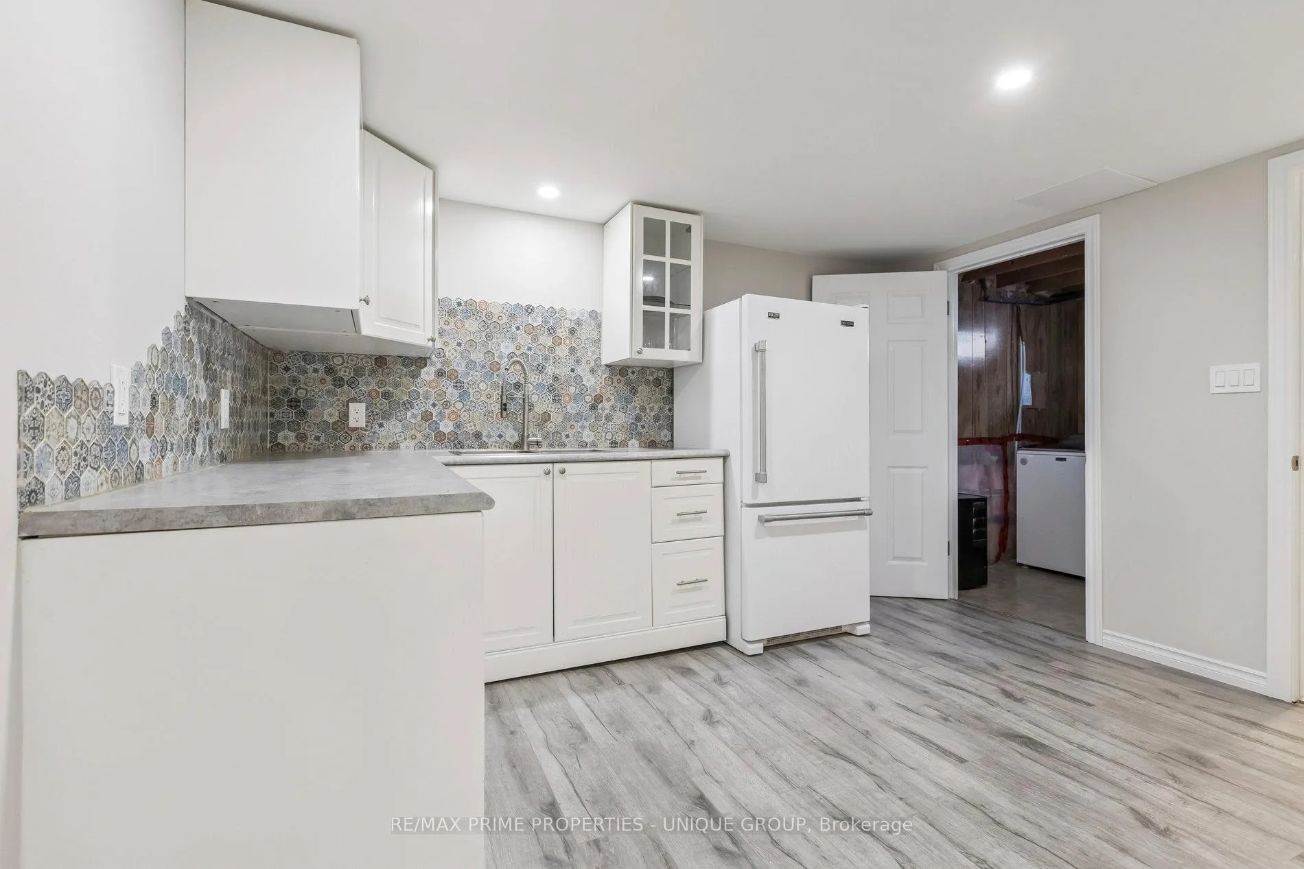 Photo 34 of 520 Teakwood Drive, Waterloo — HOMEH
