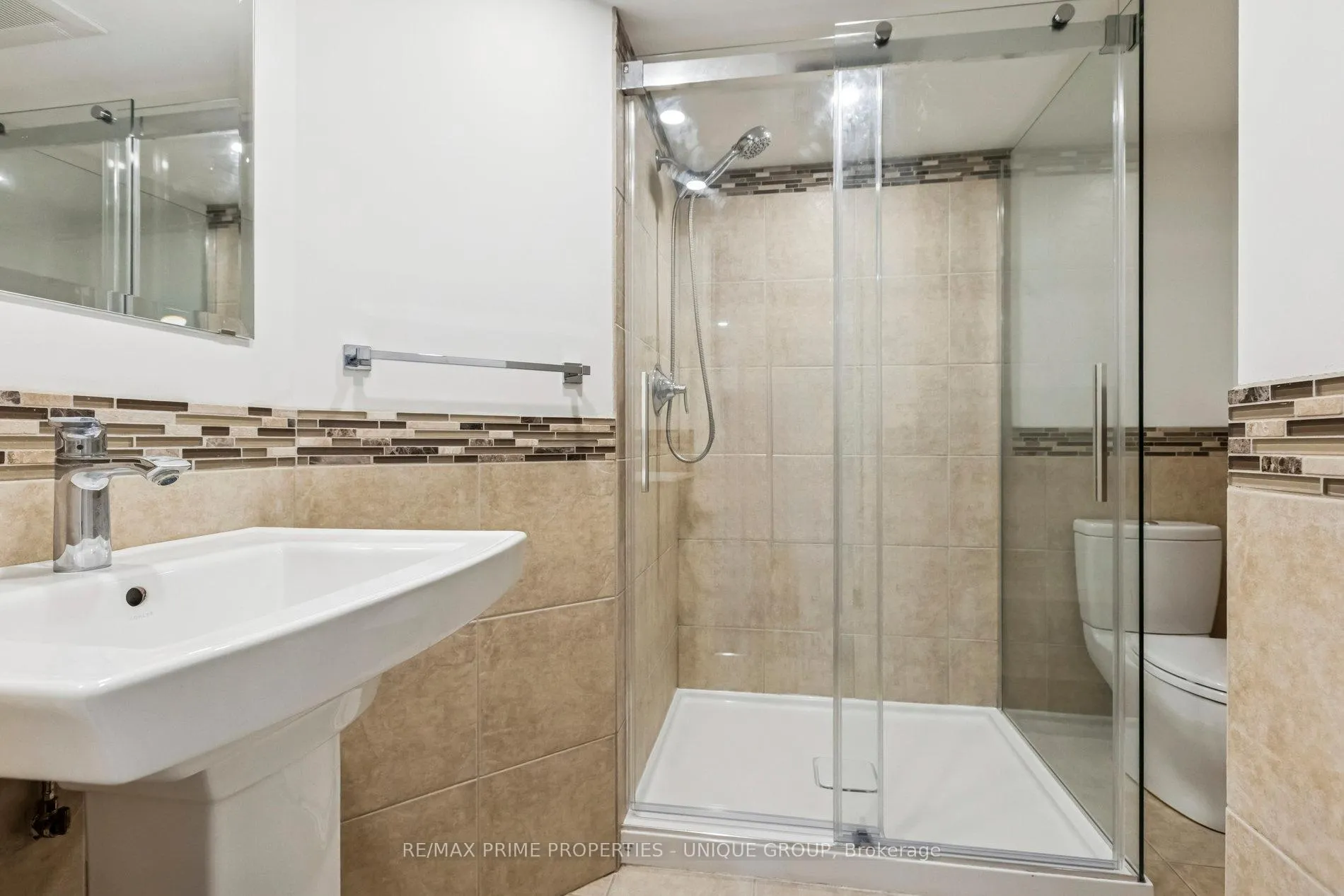 Photo 35 of 520 Teakwood Drive, Waterloo — HOMEH