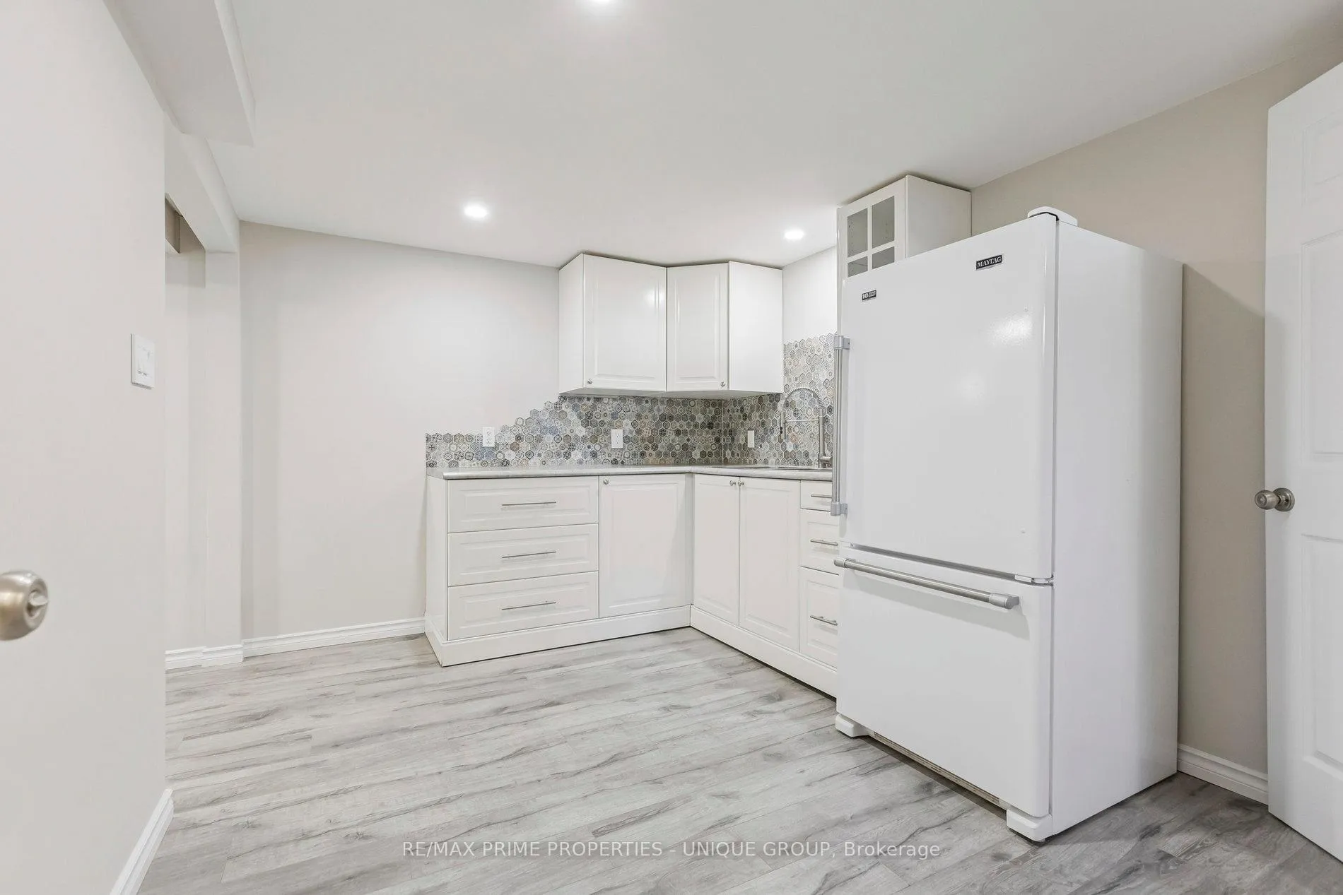 Photo 36 of 520 Teakwood Drive, Waterloo — HOMEH