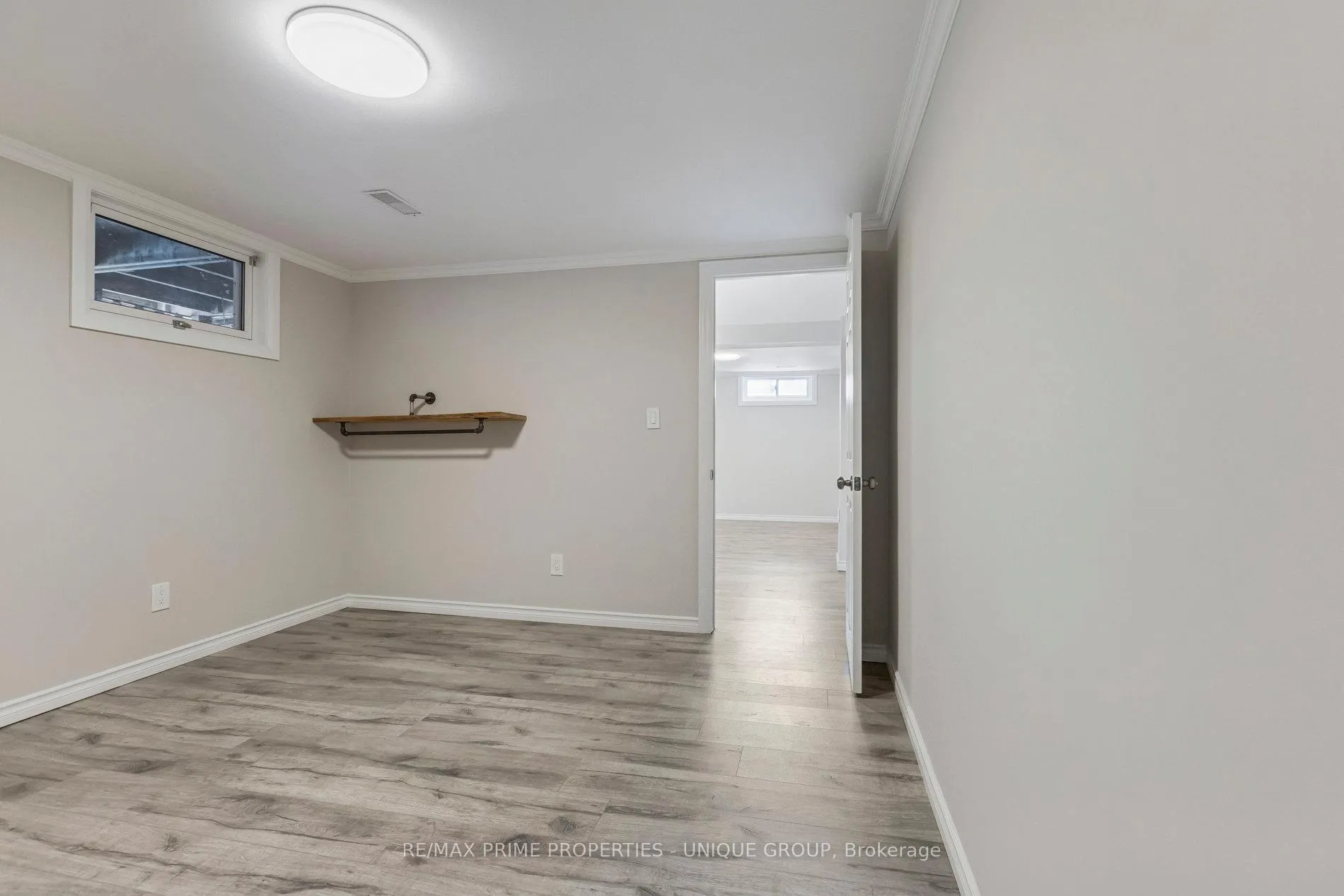 Photo 40 of 520 Teakwood Drive, Waterloo — HOMEH