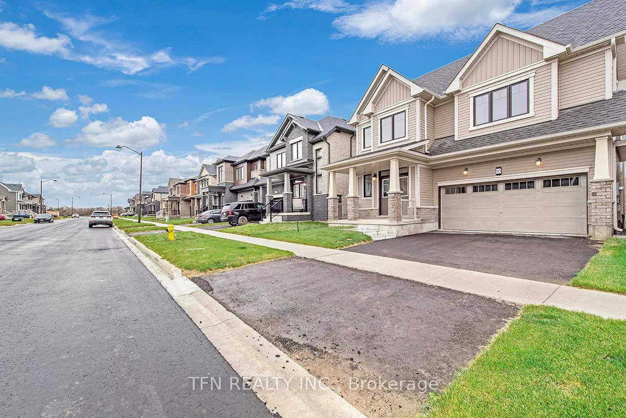Photo 3 of 93 Lilac Circle, Haldimand — HOMEH