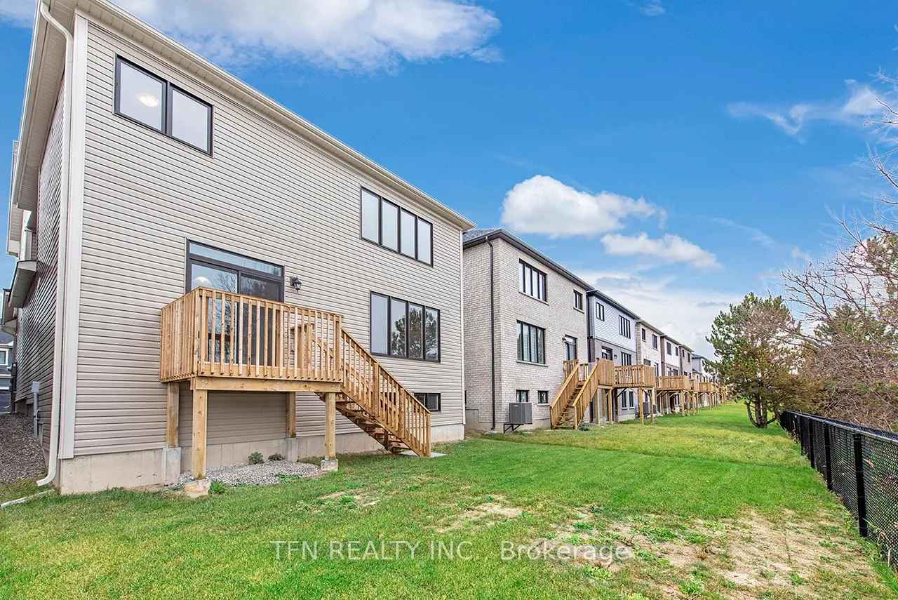 Photo 5 of 93 Lilac Circle, Haldimand — HOMEH