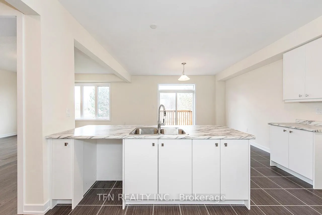 Photo 11 of 93 Lilac Circle, Haldimand — HOMEH