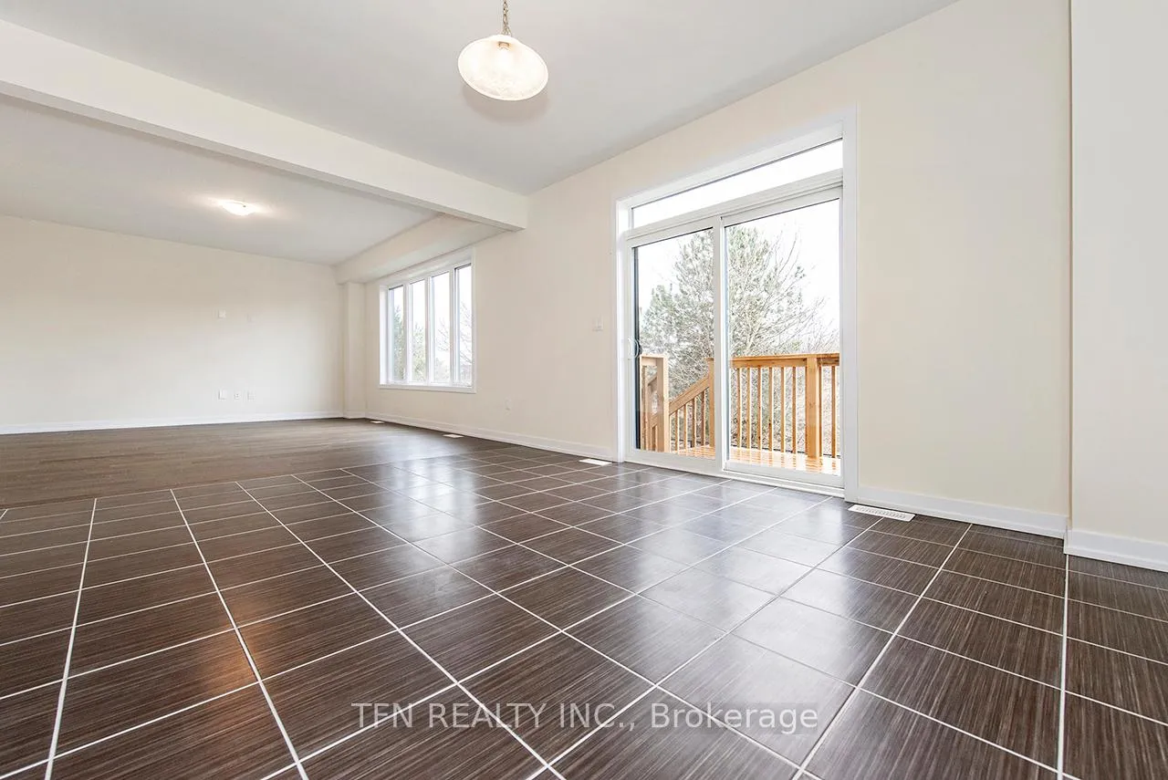 Photo 13 of 93 Lilac Circle, Haldimand — HOMEH