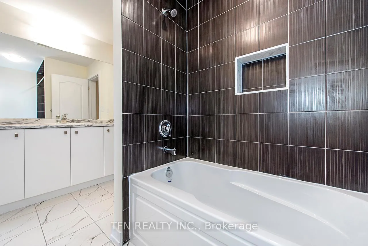 Photo 38 of 93 Lilac Circle, Haldimand — HOMEH