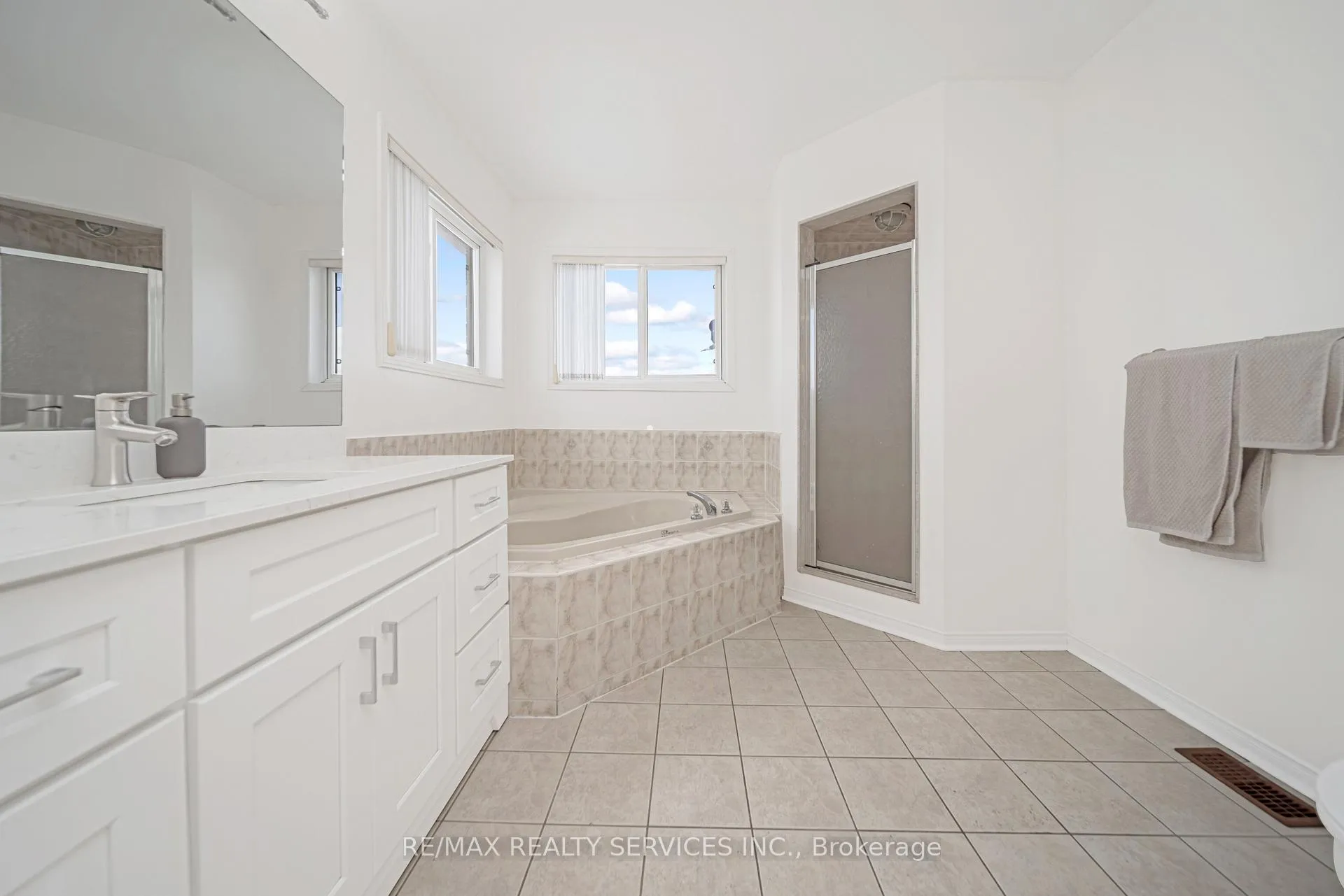 Photo 26 of 60 Dwellers Road, Brampton, Fletcher's Creek Village — HOMEH