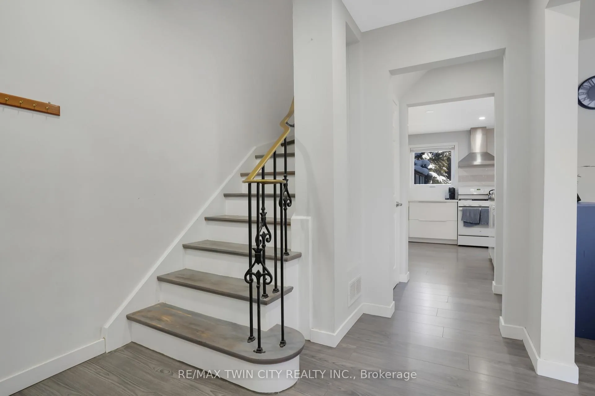 Photo 9 of 22 Ralgreen Crescent, Kitchener — HOMEH