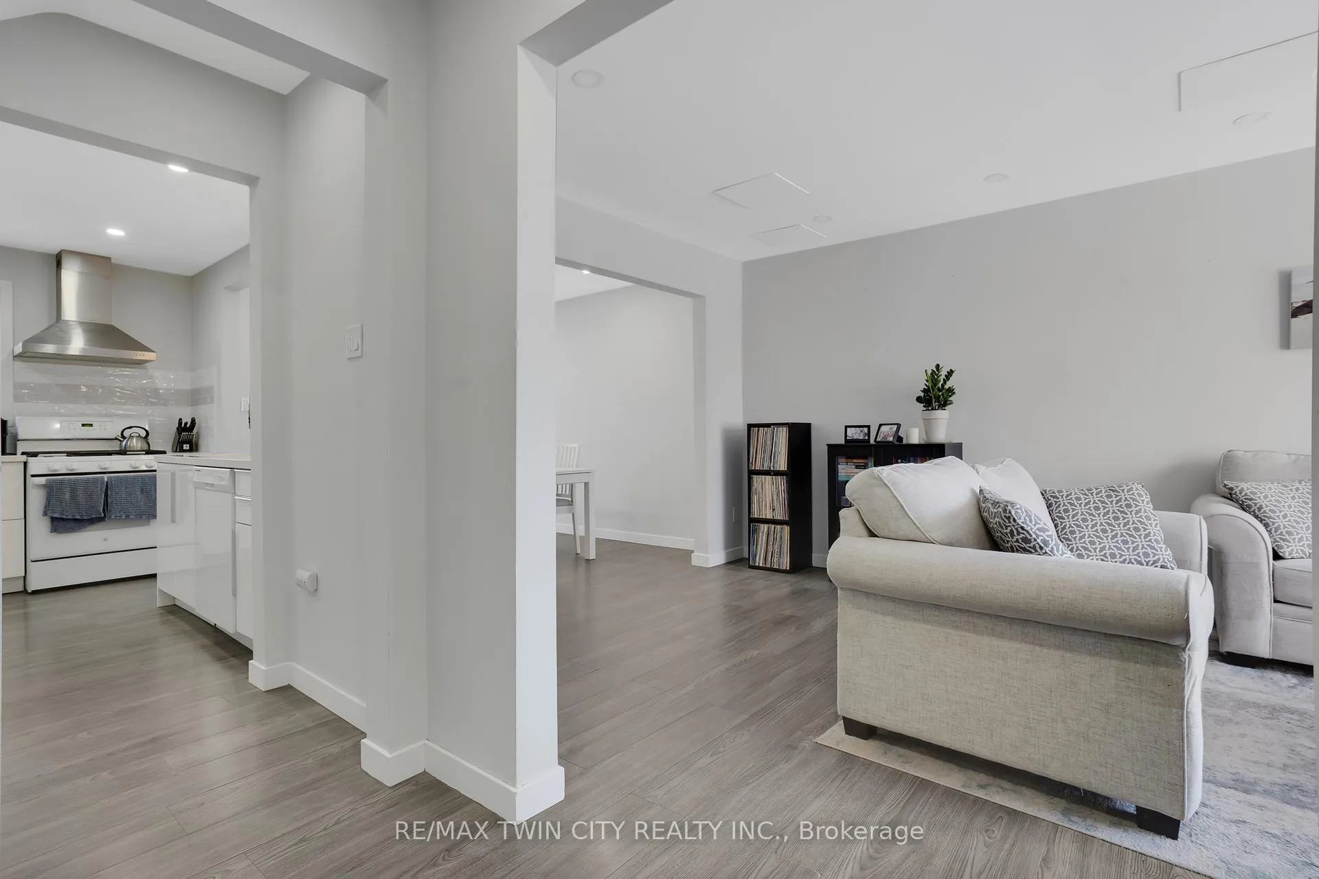 Photo 10 of 22 Ralgreen Crescent, Kitchener — HOMEH