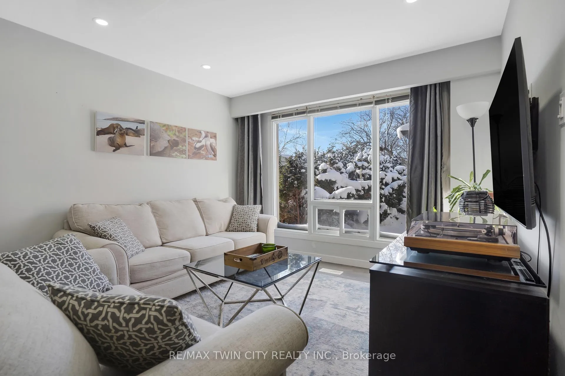 Photo 11 of 22 Ralgreen Crescent, Kitchener — HOMEH