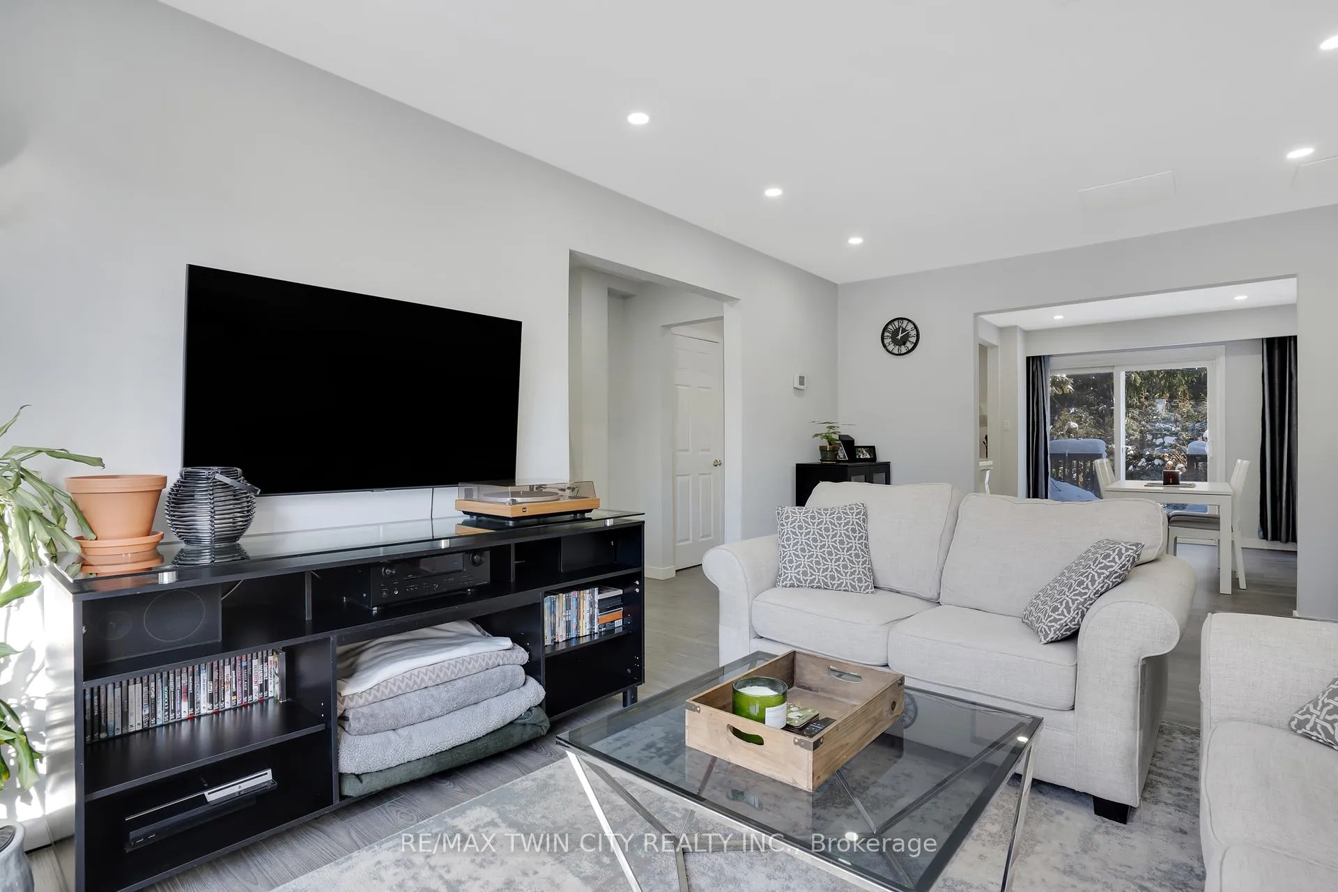 Photo 12 of 22 Ralgreen Crescent, Kitchener — HOMEH