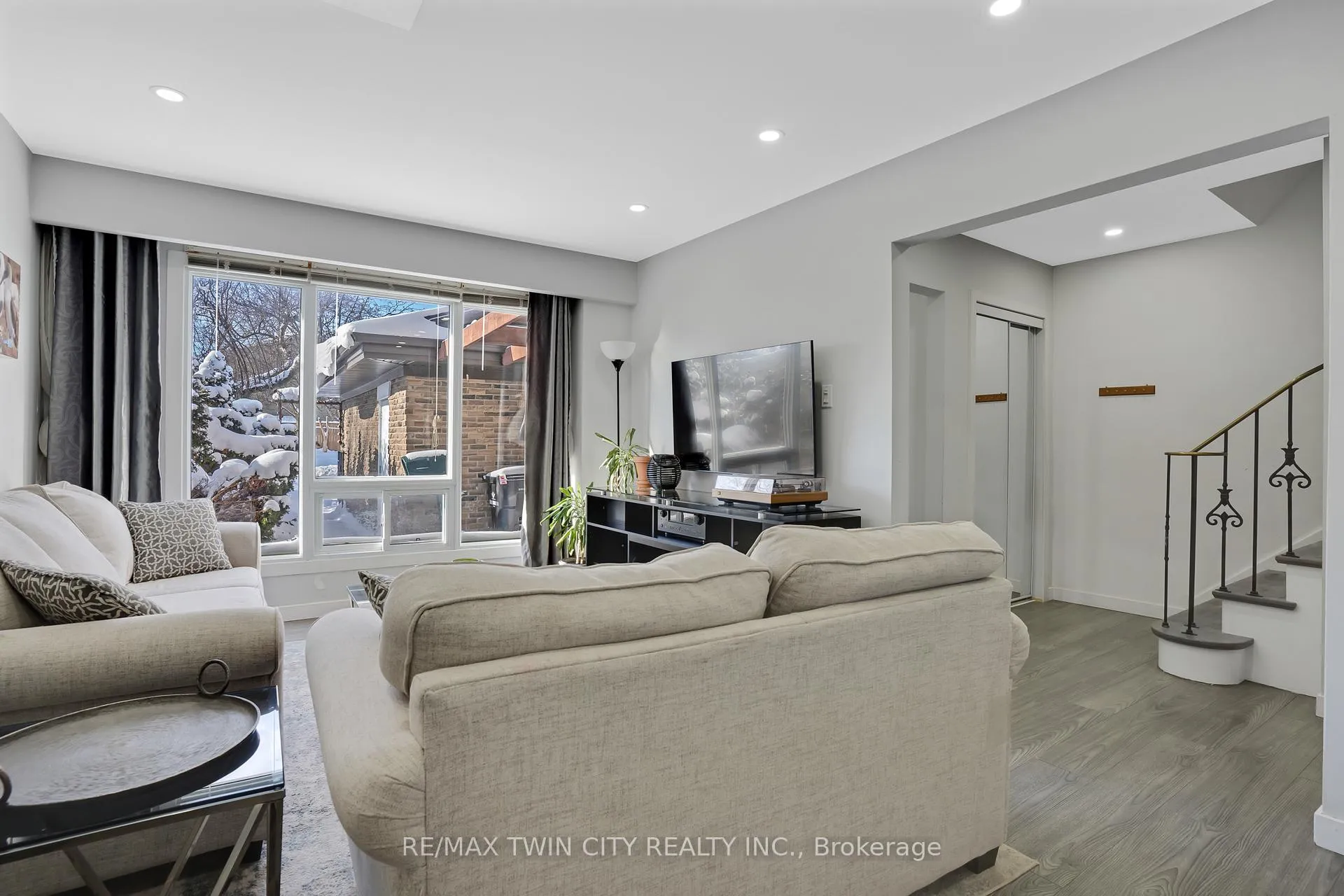 Photo 13 of 22 Ralgreen Crescent, Kitchener — HOMEH