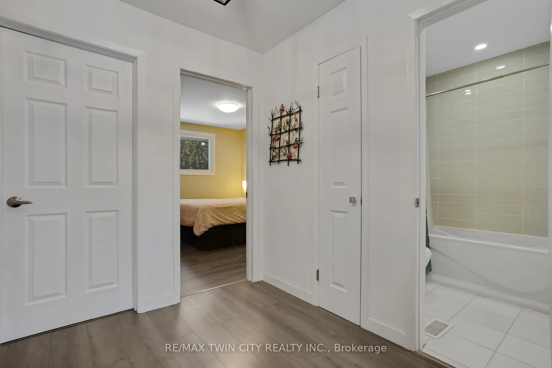 Photo 23 of 22 Ralgreen Crescent, Kitchener — HOMEH