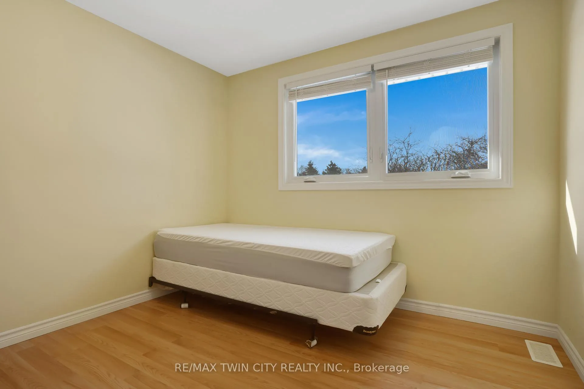 Photo 26 of 22 Ralgreen Crescent, Kitchener — HOMEH