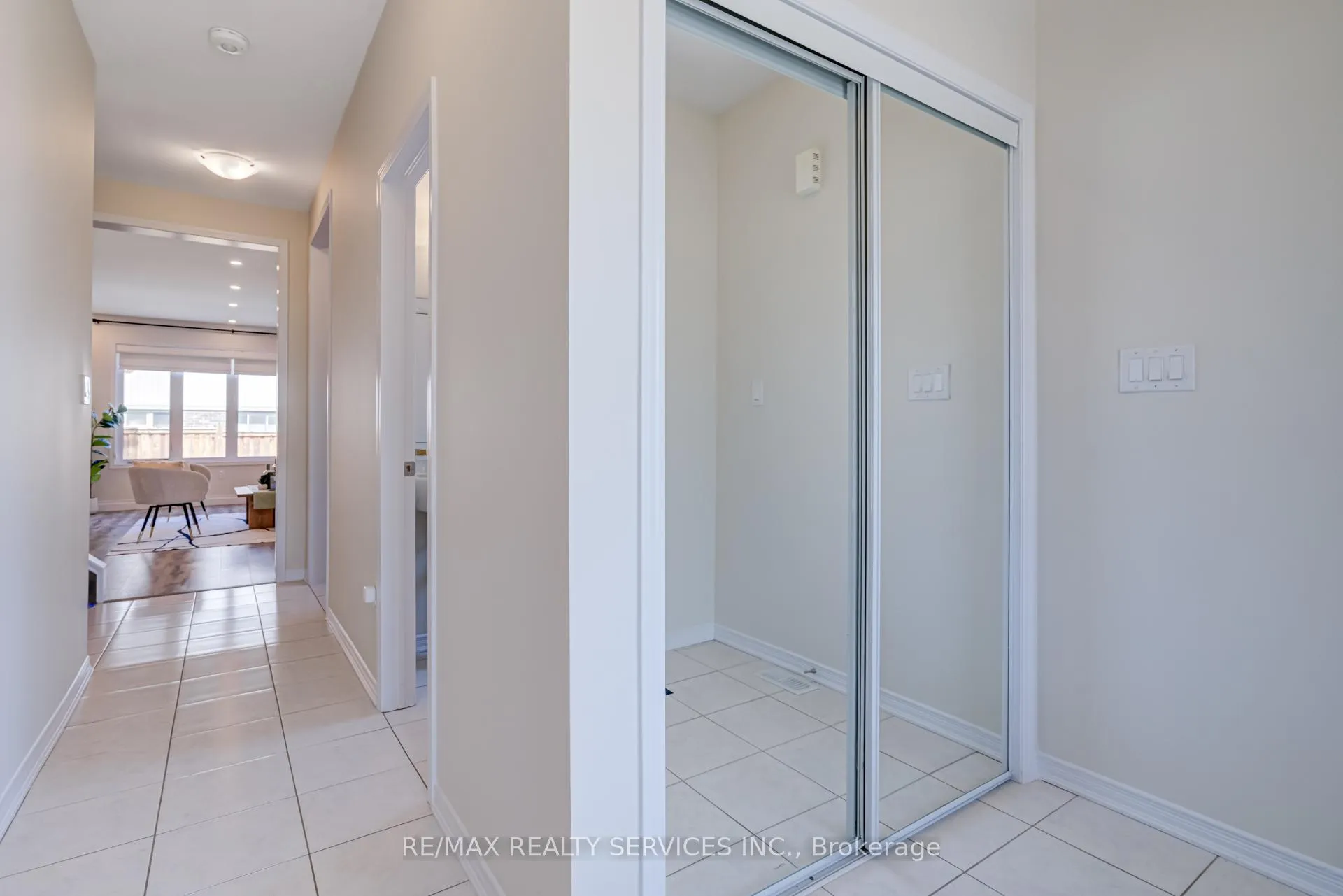 Photo 5 of 41 Evergreen Lane, Haldimand — HOMEH