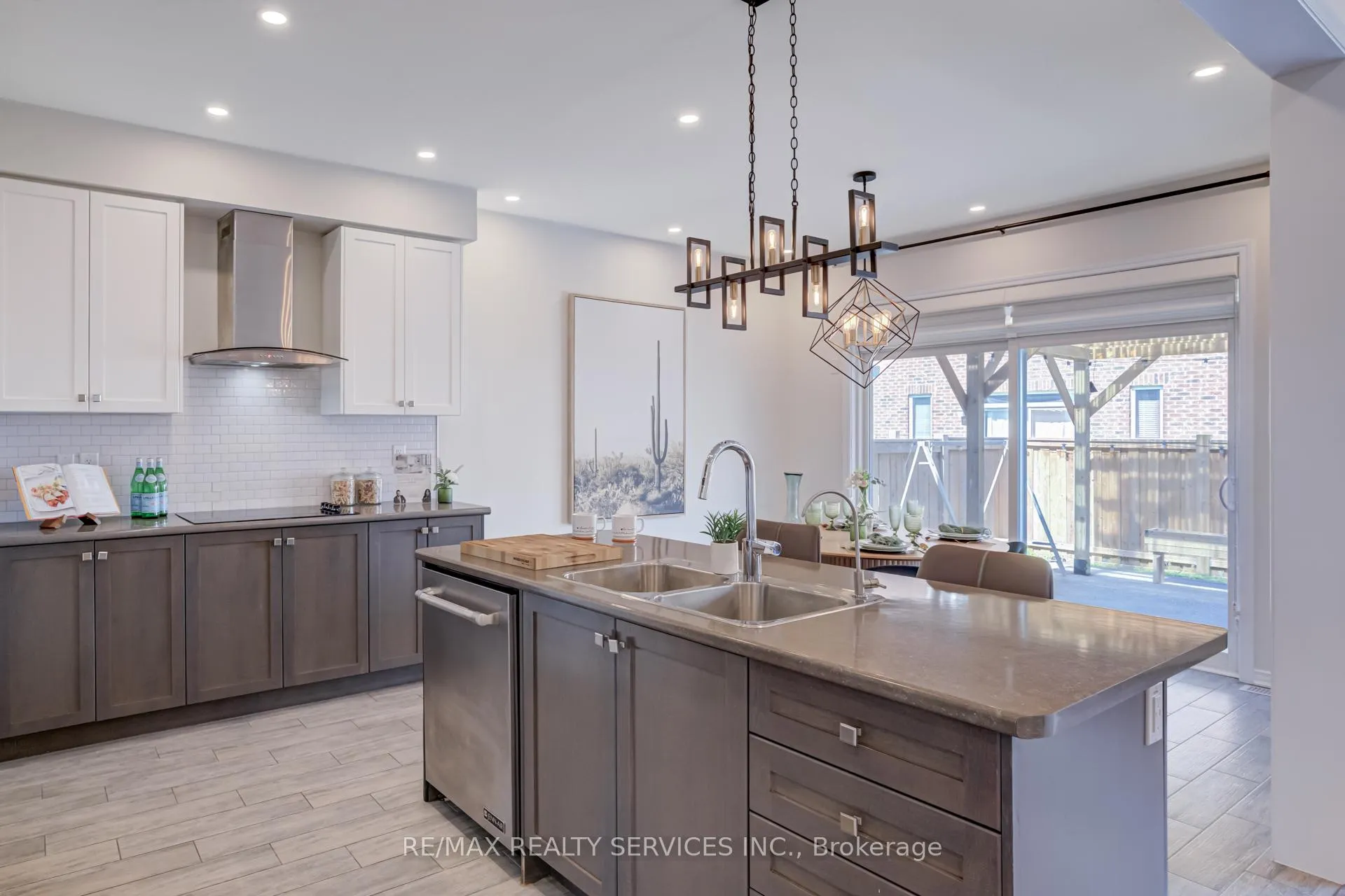 Photo 12 of 41 Evergreen Lane, Haldimand — HOMEH