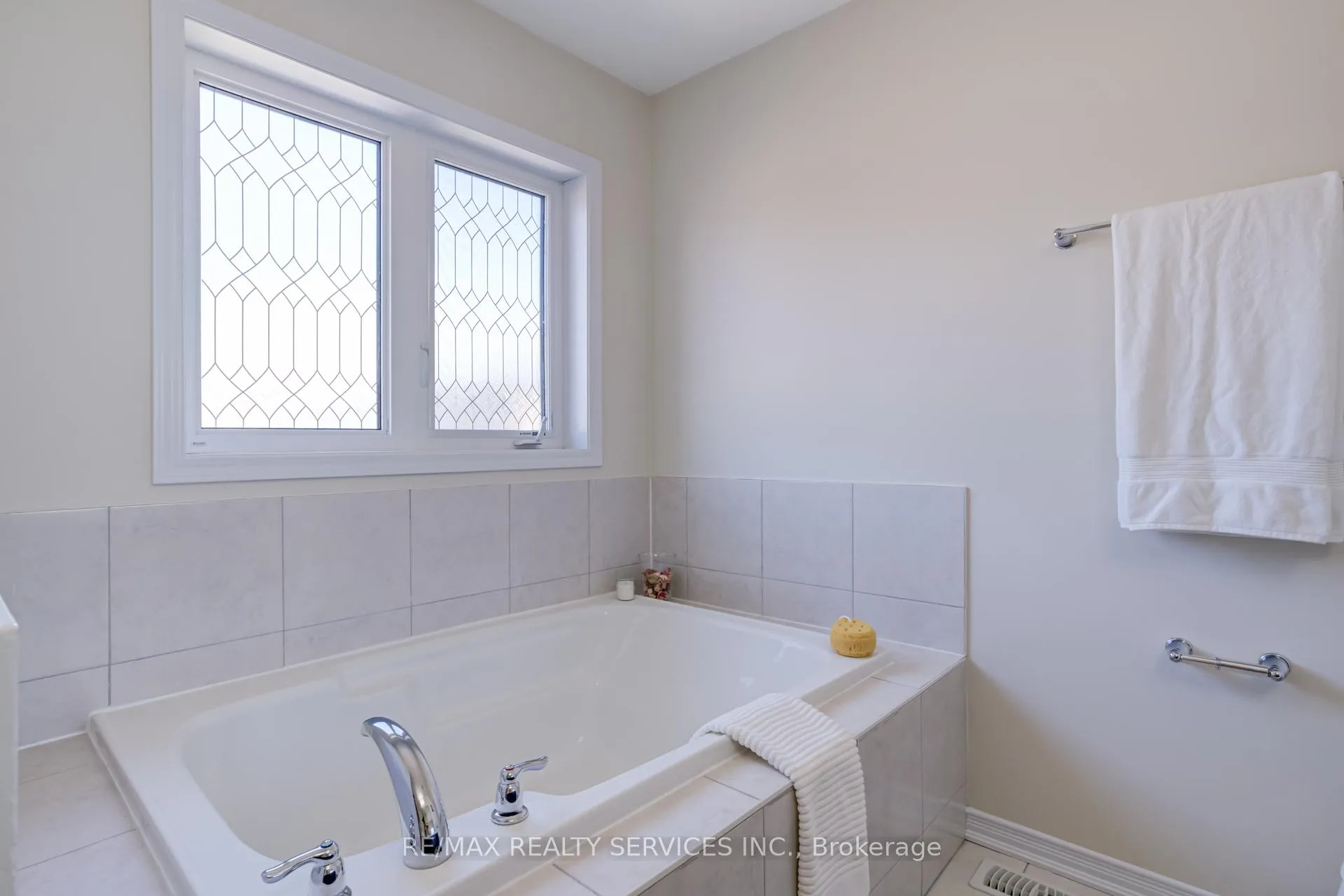 Photo 22 of 41 Evergreen Lane, Haldimand — HOMEH