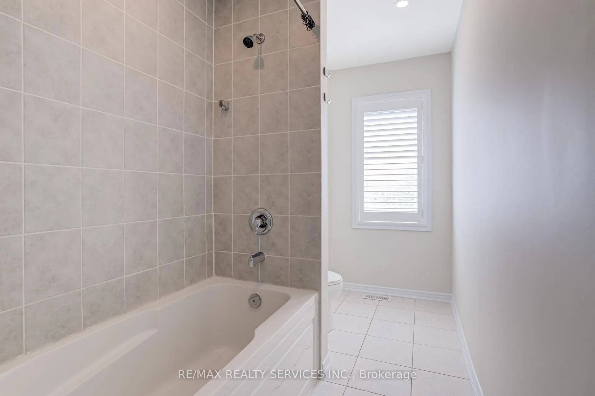 Photo 32 of 41 Evergreen Lane, Haldimand — HOMEH