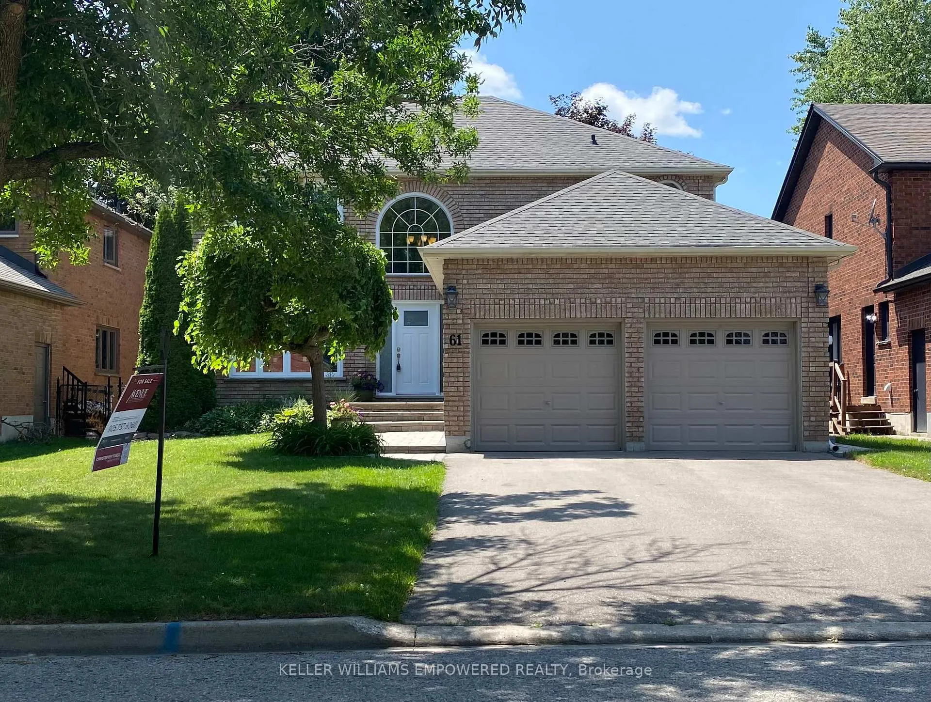 Photo 3 of 61 Gilbank Drive, Aurora, Aurora Heights — HOMEH