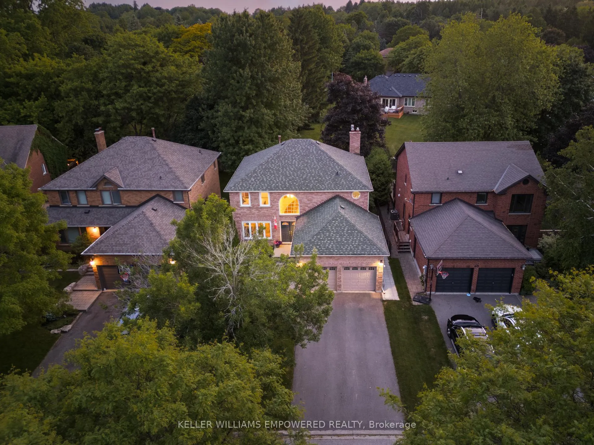 Photo 4 of 61 Gilbank Drive, Aurora, Aurora Heights — HOMEH