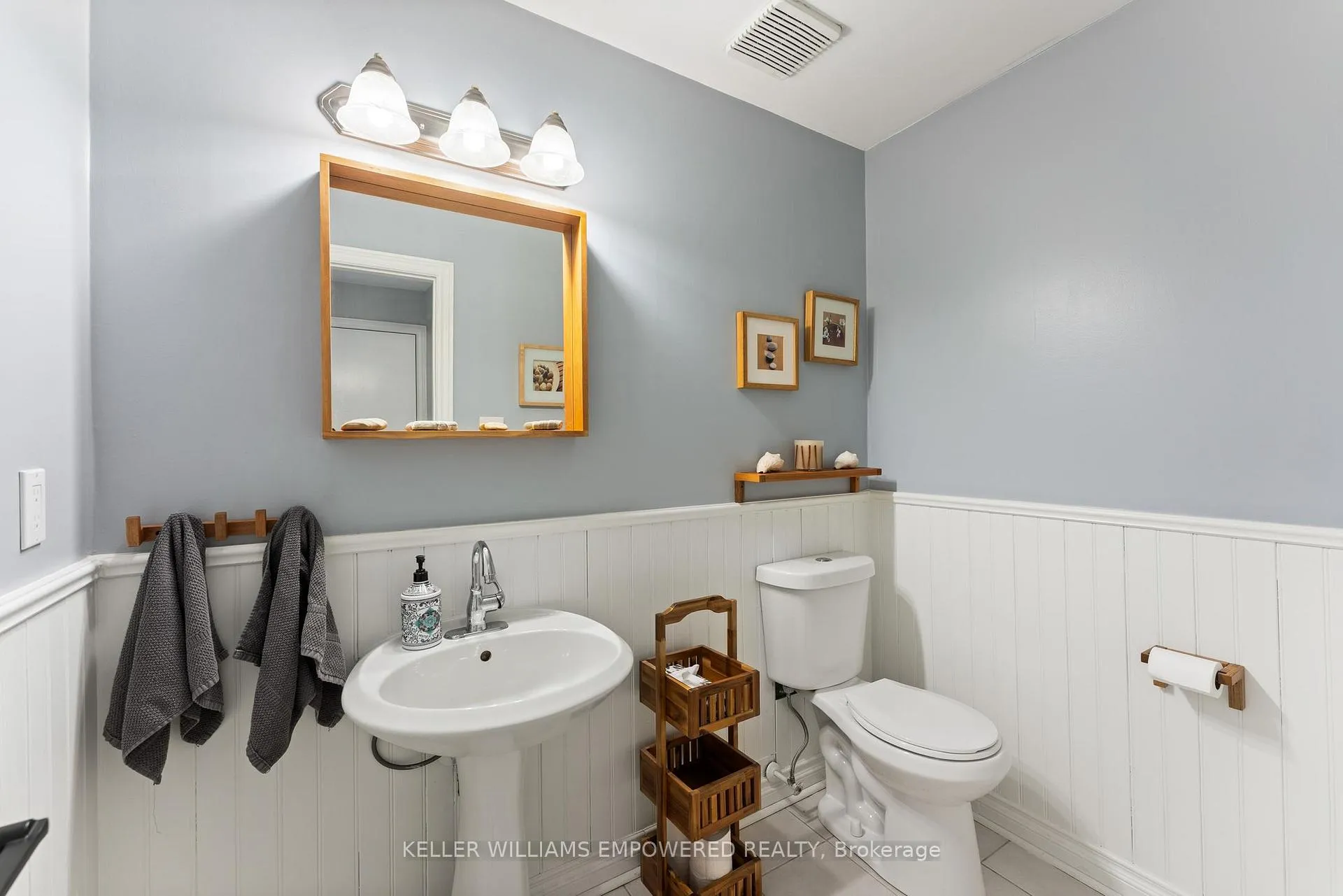 Photo 21 of 61 Gilbank Drive, Aurora, Aurora Heights — HOMEH