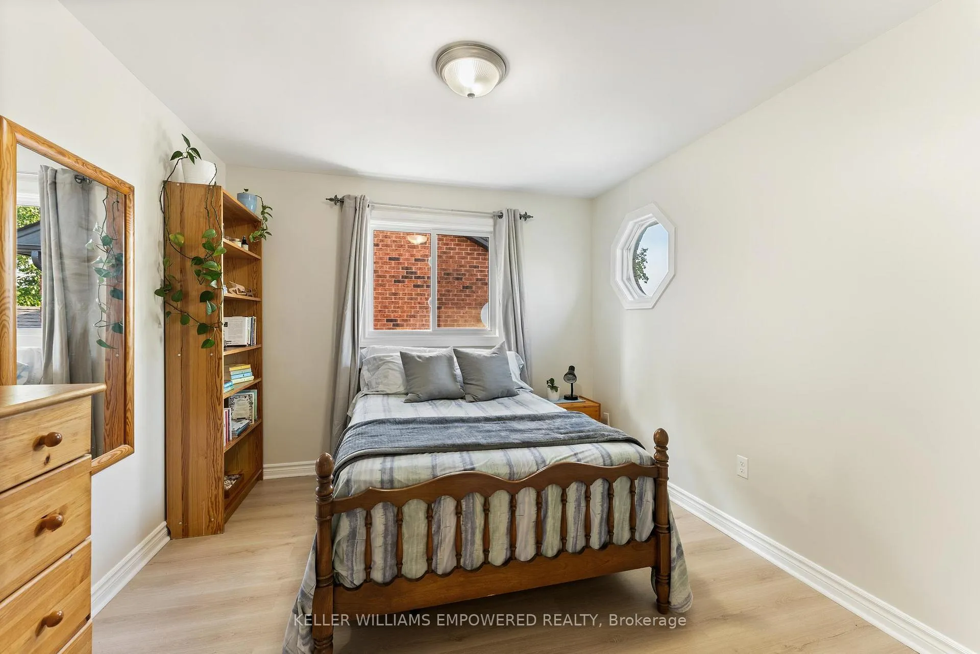 Photo 28 of 61 Gilbank Drive, Aurora, Aurora Heights — HOMEH
