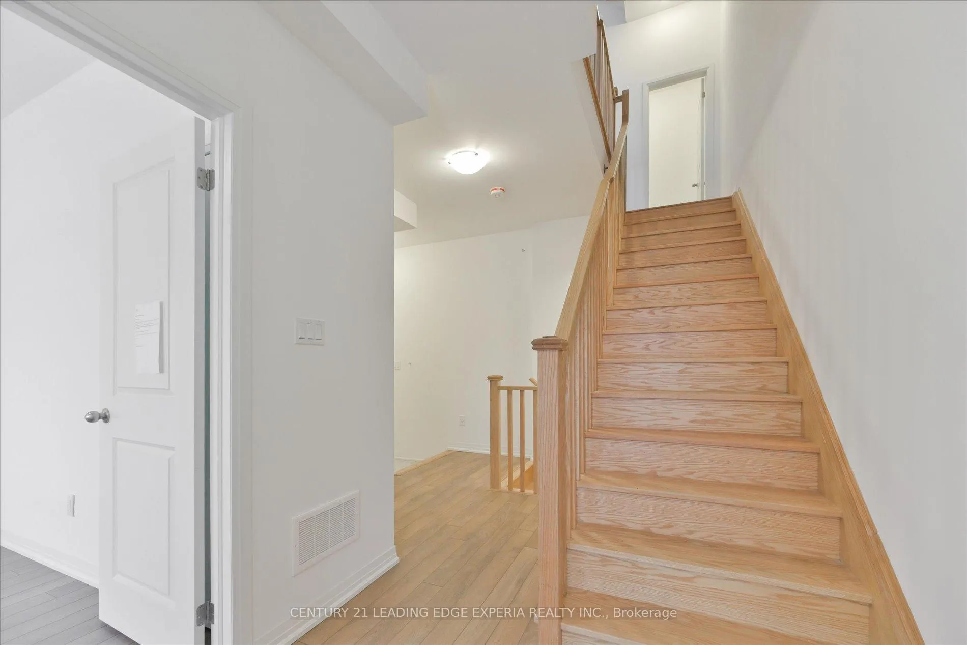 Photo 6 of 37 Alan Francis Lane, Markham, Cachet — HOMEH