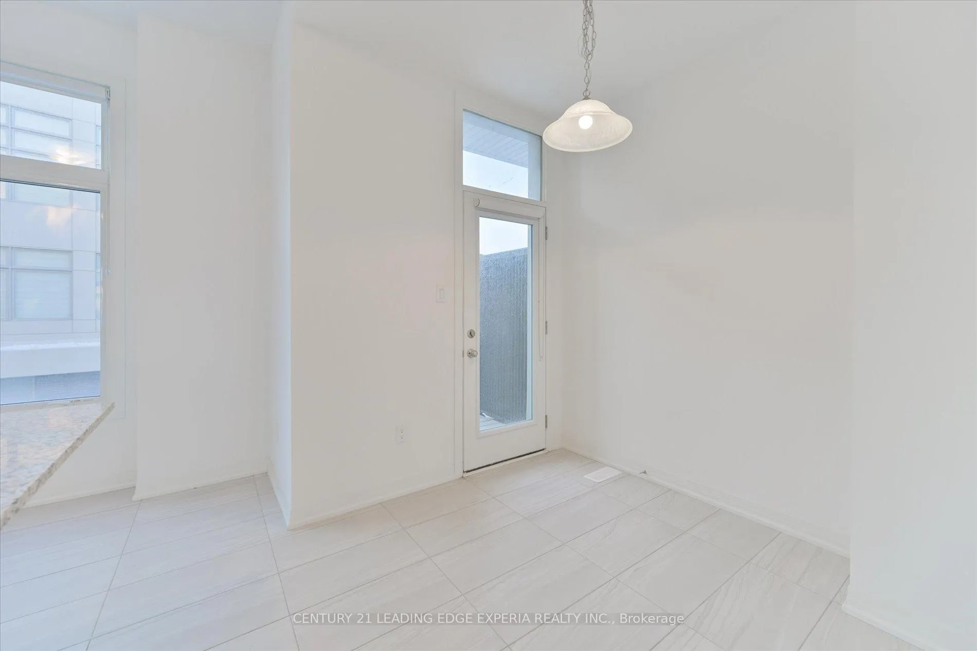 Photo 17 of 37 Alan Francis Lane, Markham, Cachet — HOMEH