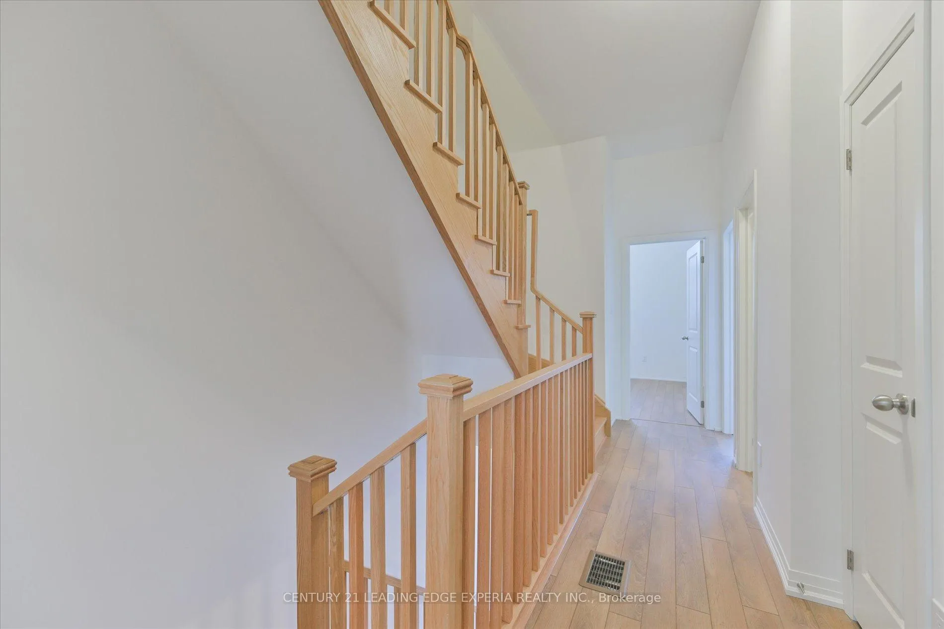 Photo 21 of 37 Alan Francis Lane, Markham, Cachet — HOMEH
