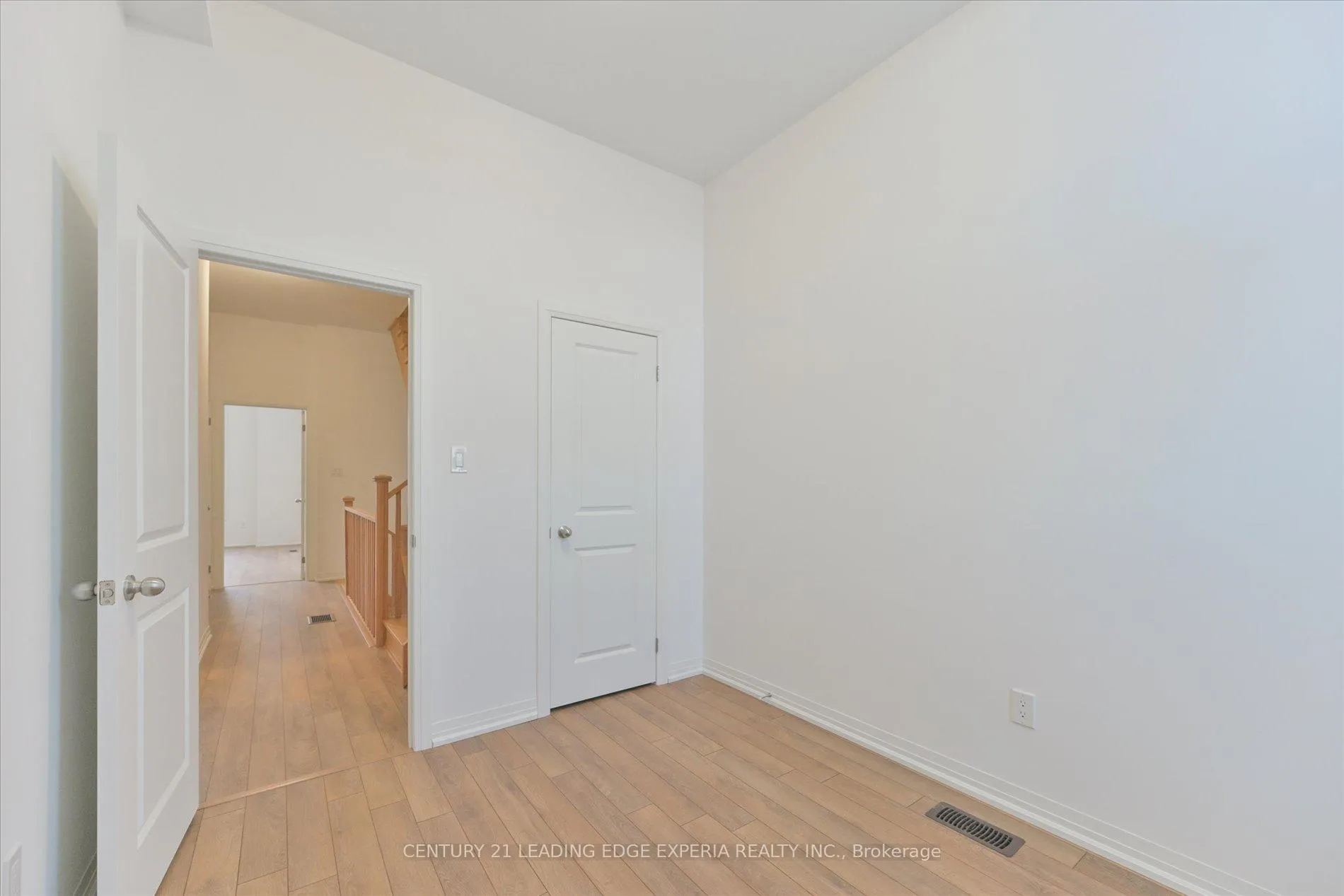 Photo 31 of 37 Alan Francis Lane, Markham, Cachet — HOMEH