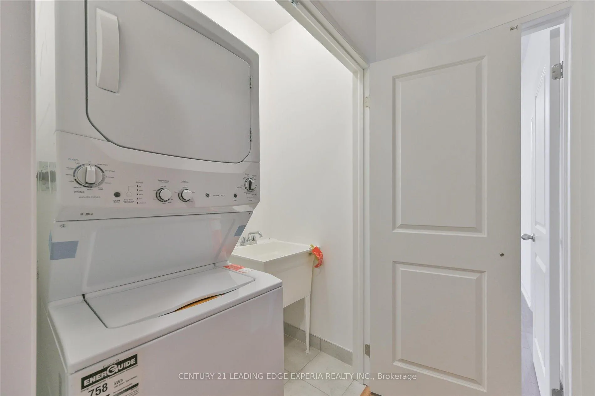 Photo 33 of 37 Alan Francis Lane, Markham, Cachet — HOMEH