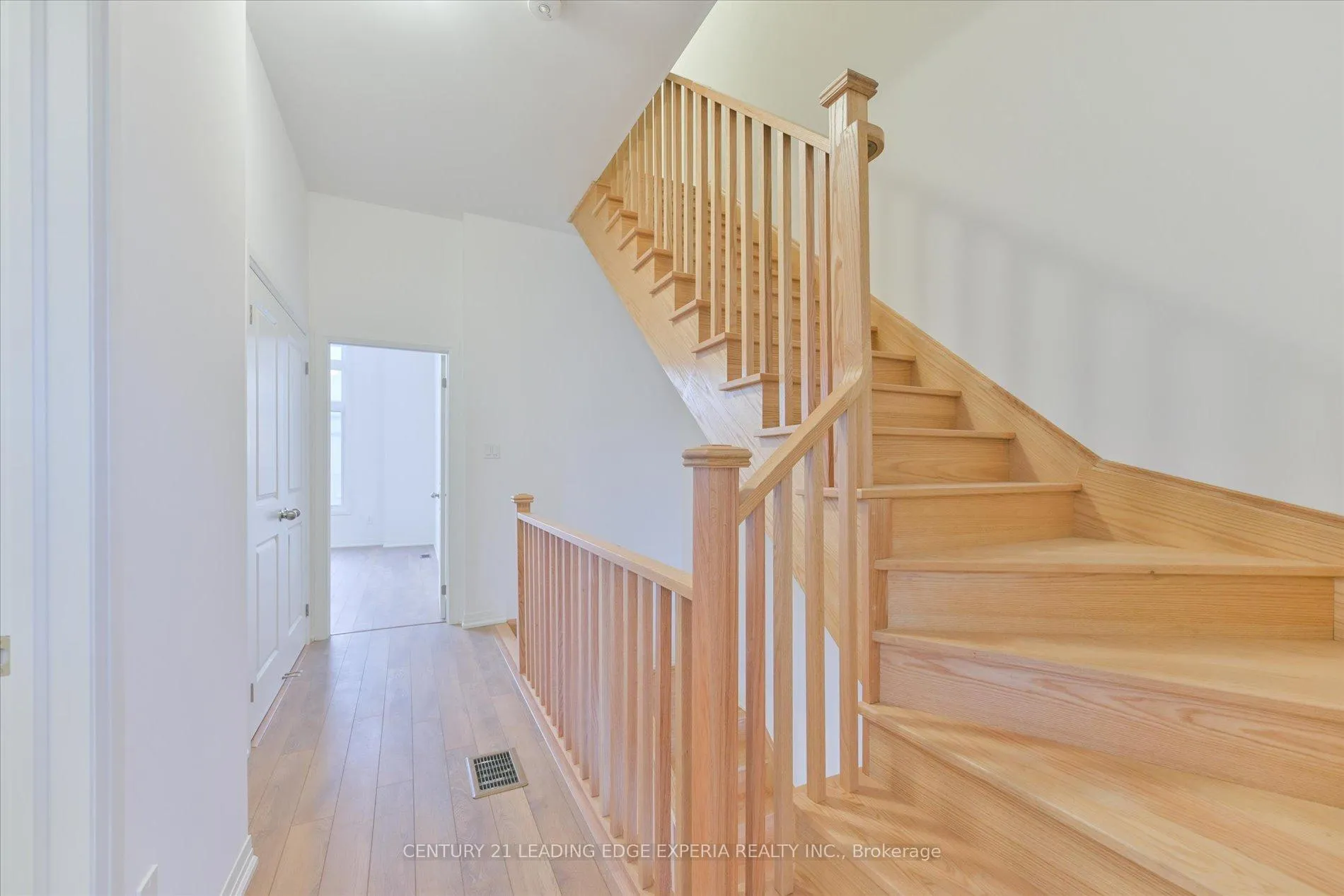 Photo 34 of 37 Alan Francis Lane, Markham, Cachet — HOMEH
