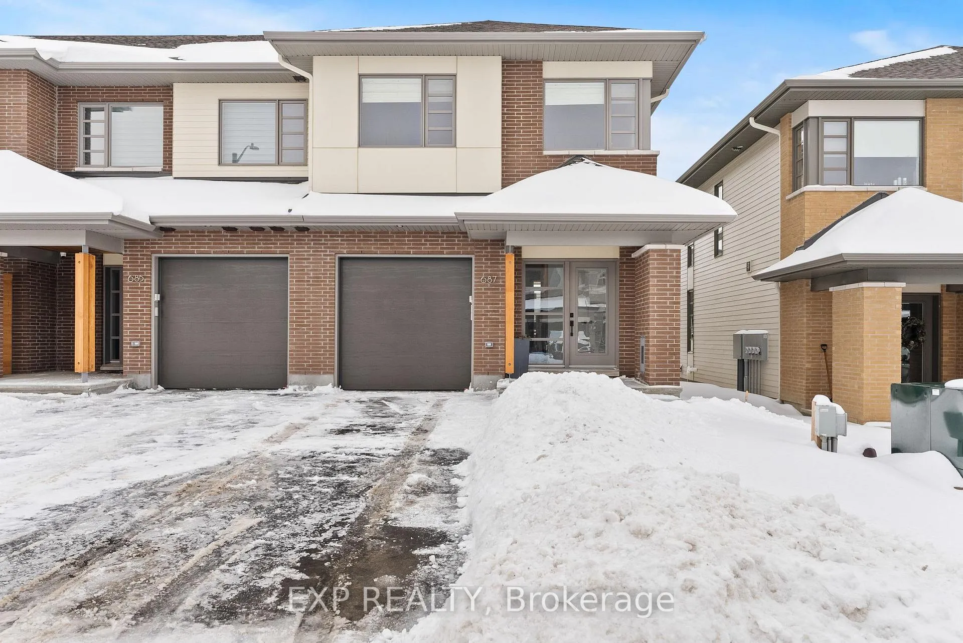 Front of 687 Honeydew Street